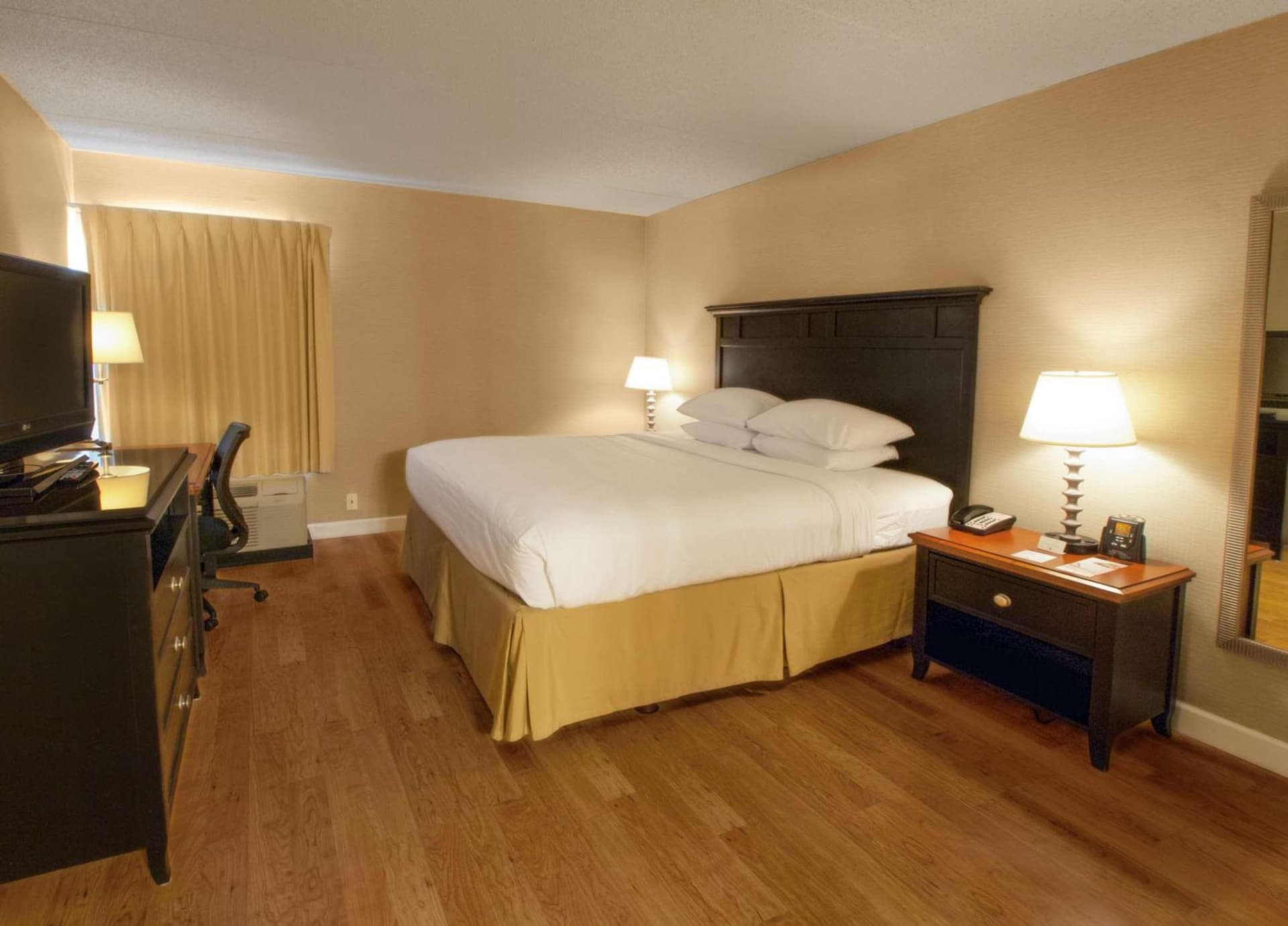 DoubleTree by Hilton Buffalo-Amherst interior in Amherst, NY — gallery photo 2