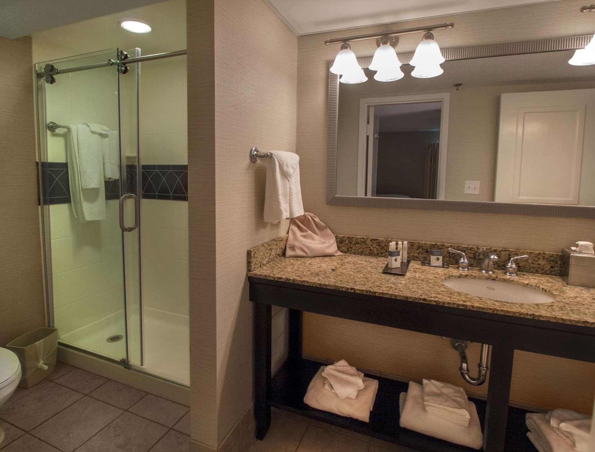 DoubleTree by Hilton Buffalo-Amherst gallery photo in Amherst, NY — image 11