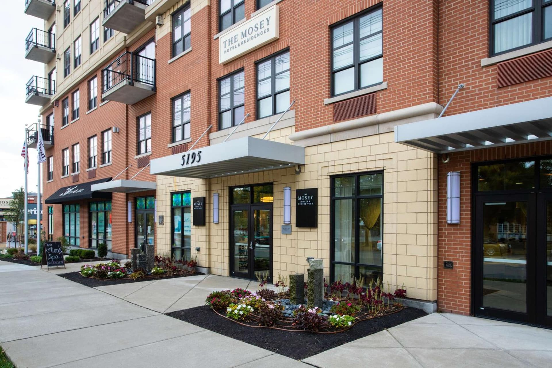 The Mosey Buffalo Williamsville Tapestry Collection Hilton — hotel in Williamsville, New York