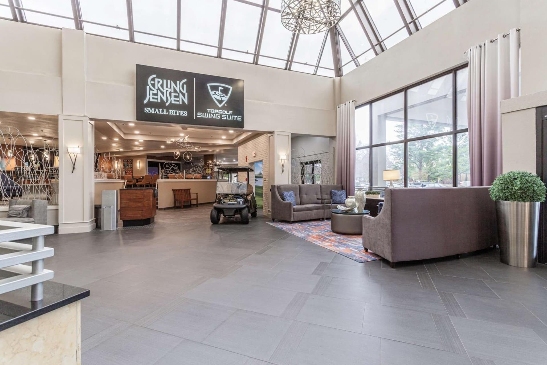 DoubleTree by Hilton Memphis interior in Memphis, TN — gallery photo 2