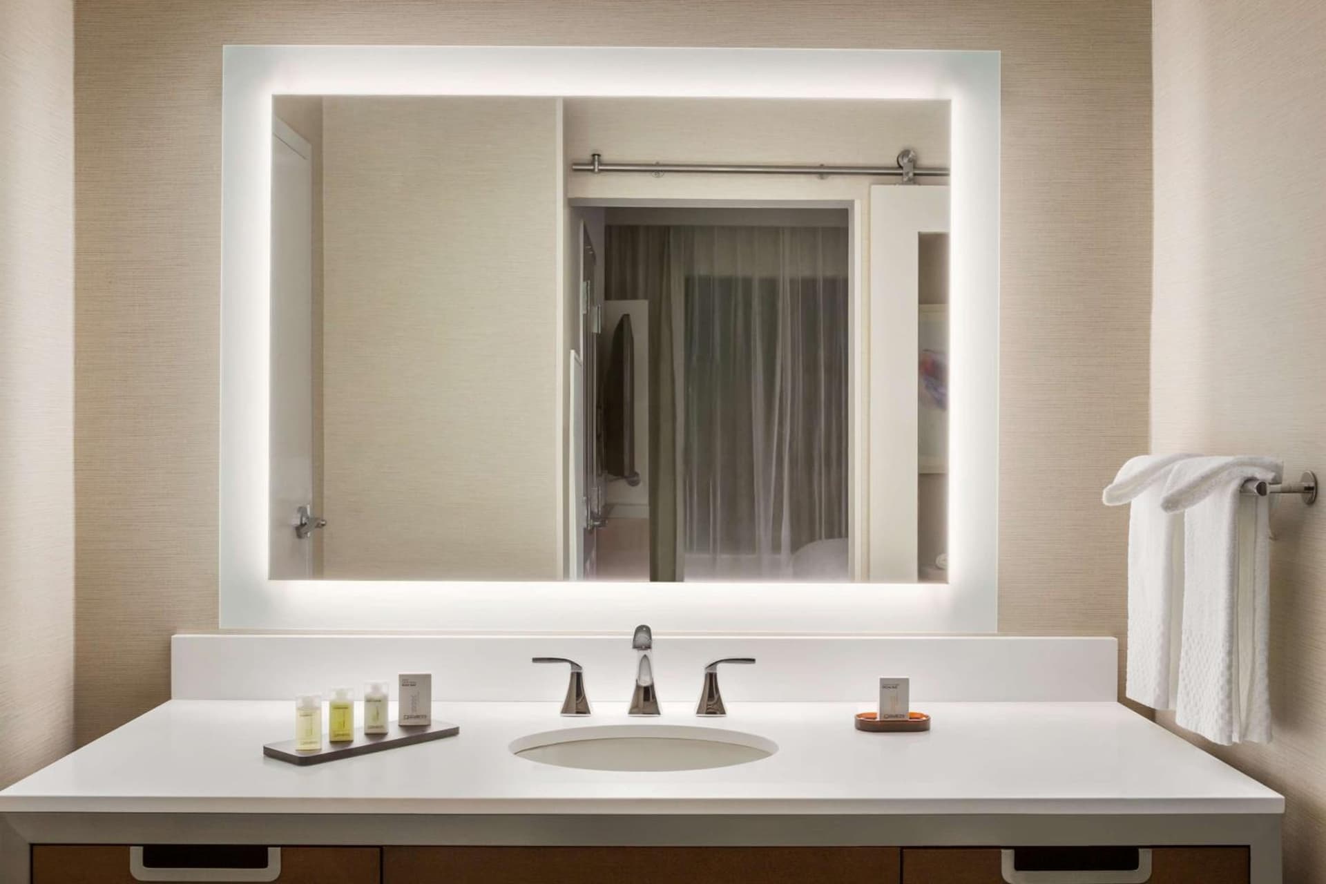 Embassy Suites by Hilton McAllen Convention Center gallery photo in McAllen, TX — image 9