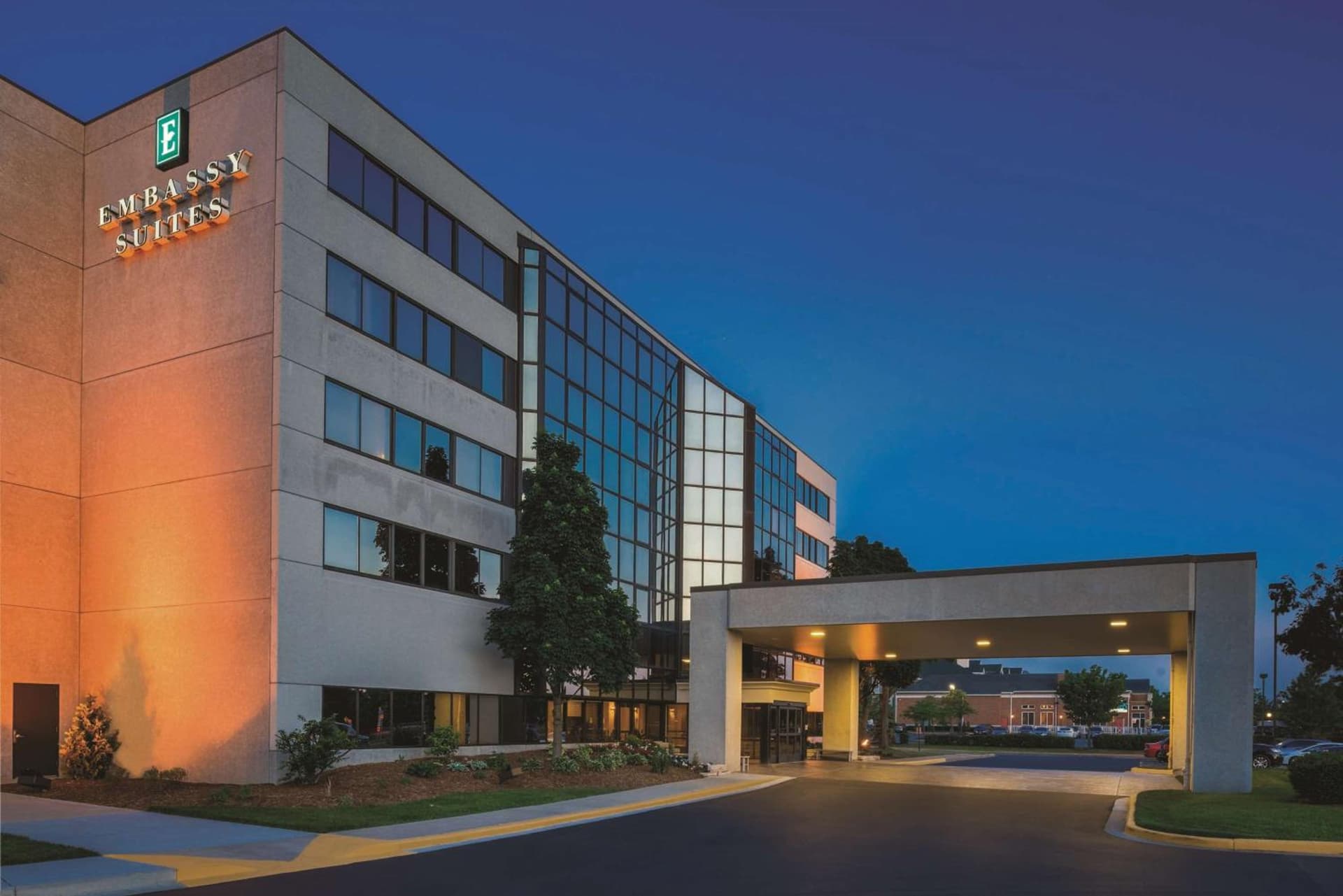 Embassy Suites by Hilton Milwaukee Brookfield gallery photo in Brookfield, WI — image 7