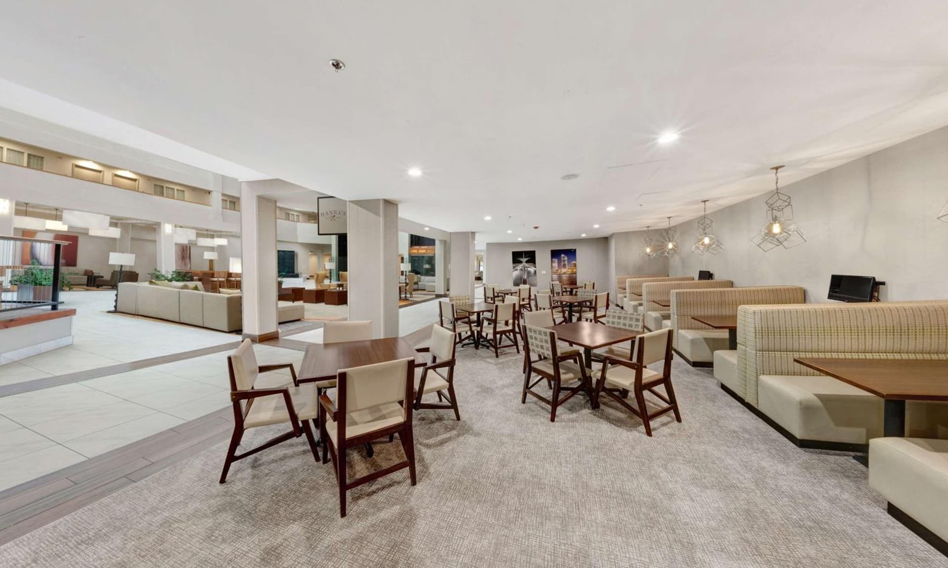 Embassy Suites by Hilton Milwaukee Brookfield gallery photo in Brookfield, WI — image 43