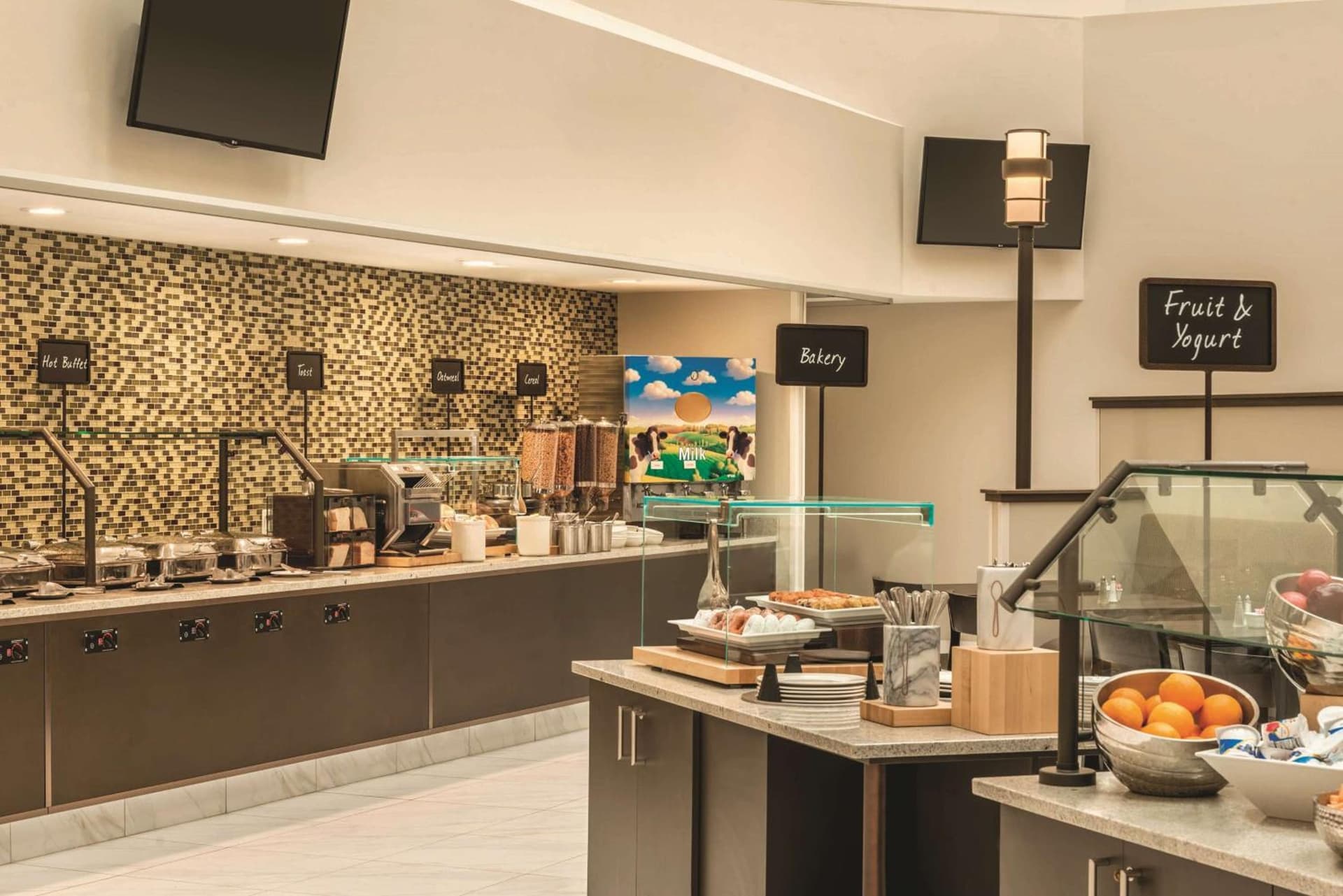 Embassy Suites by Hilton Milwaukee Brookfield gallery photo in Brookfield, WI — image 36