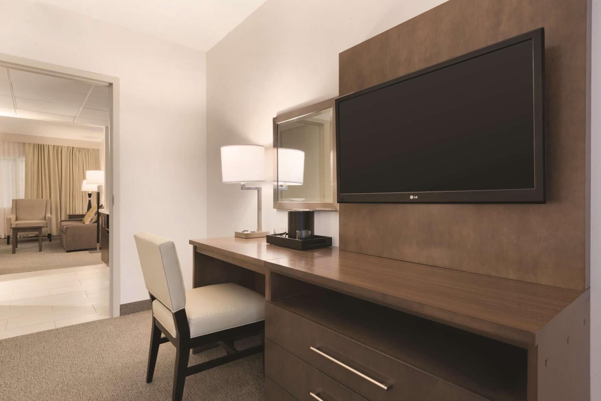 Embassy Suites by Hilton Milwaukee Brookfield gallery photo in Brookfield, WI — image 15