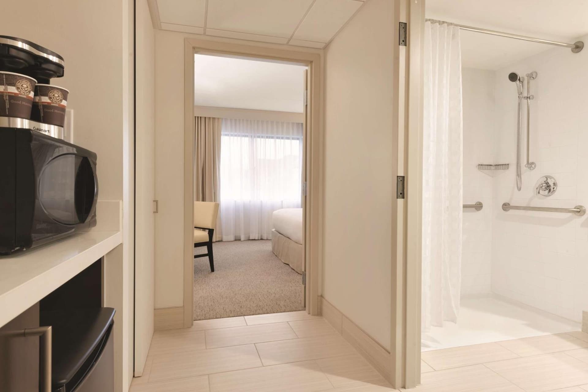 Embassy Suites by Hilton Milwaukee Brookfield gallery photo in Brookfield, WI — image 17