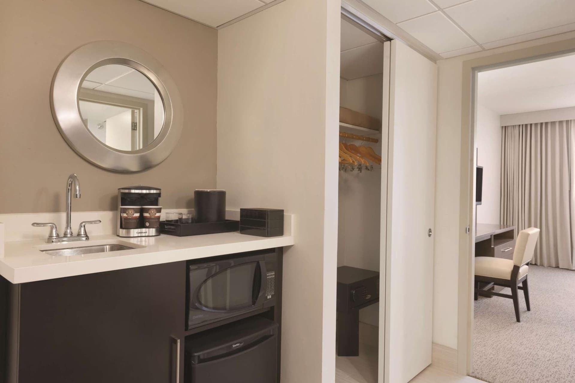 Embassy Suites by Hilton Milwaukee Brookfield gallery photo in Brookfield, WI — image 30