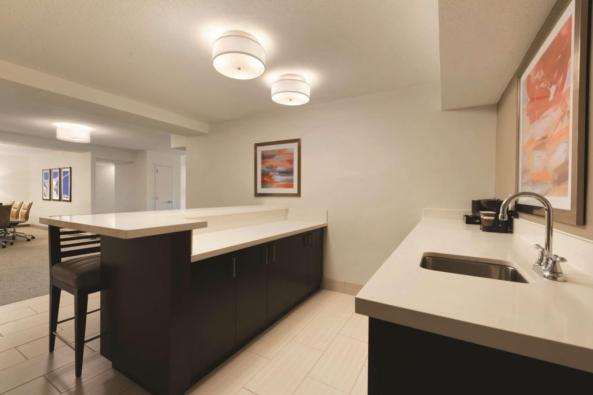 Embassy Suites by Hilton Milwaukee Brookfield gallery photo in Brookfield, WI — image 98