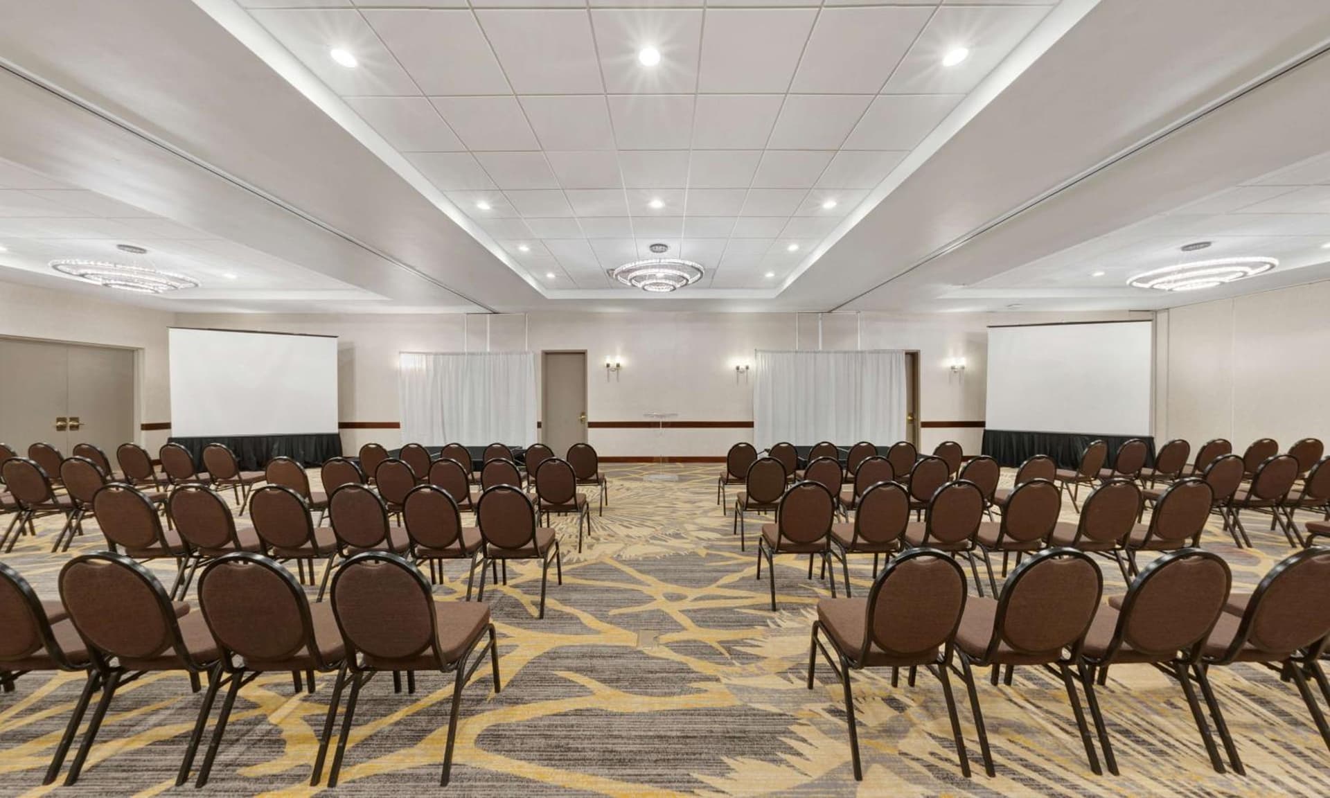 Embassy Suites by Hilton Milwaukee Brookfield gallery photo in Brookfield, WI — image 35
