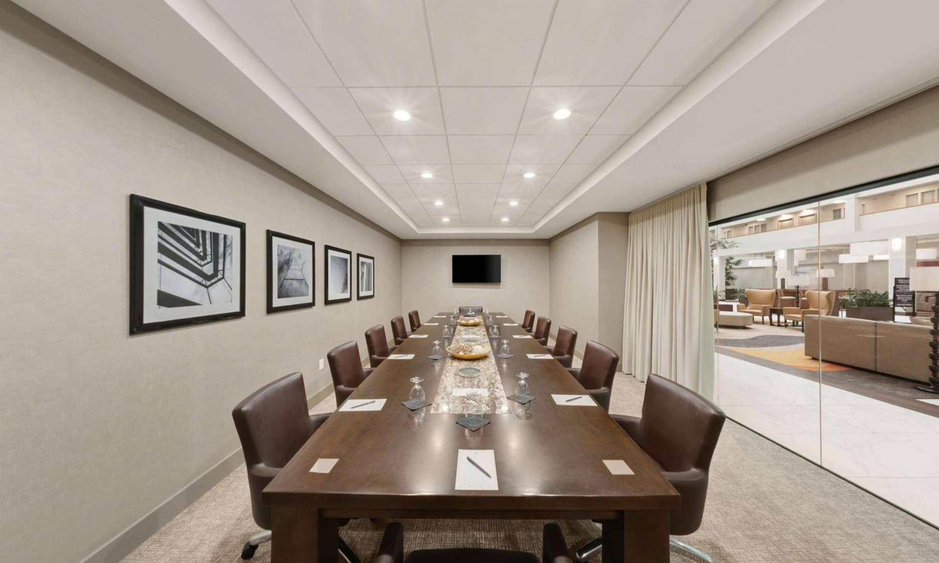 Embassy Suites by Hilton Milwaukee Brookfield gallery photo in Brookfield, WI — image 58