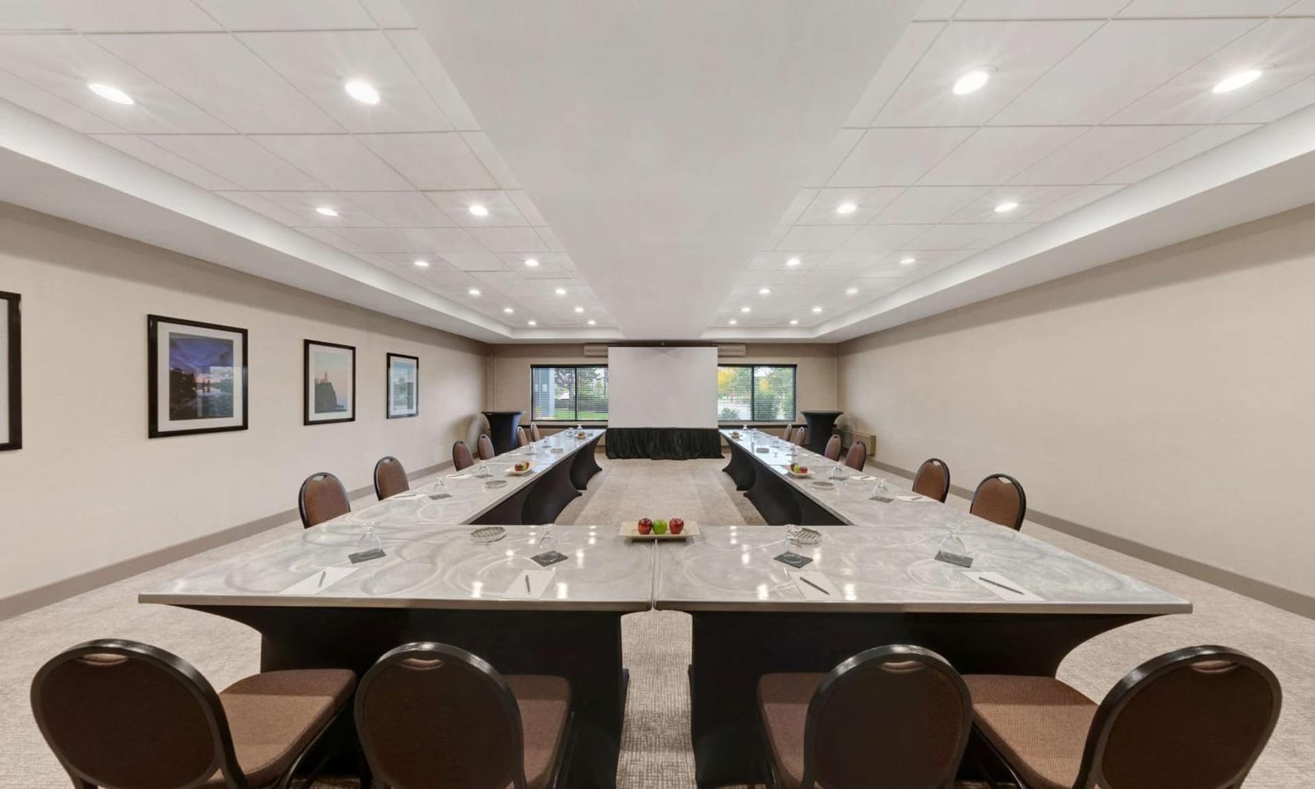 Embassy Suites by Hilton Milwaukee Brookfield gallery photo in Brookfield, WI — image 24