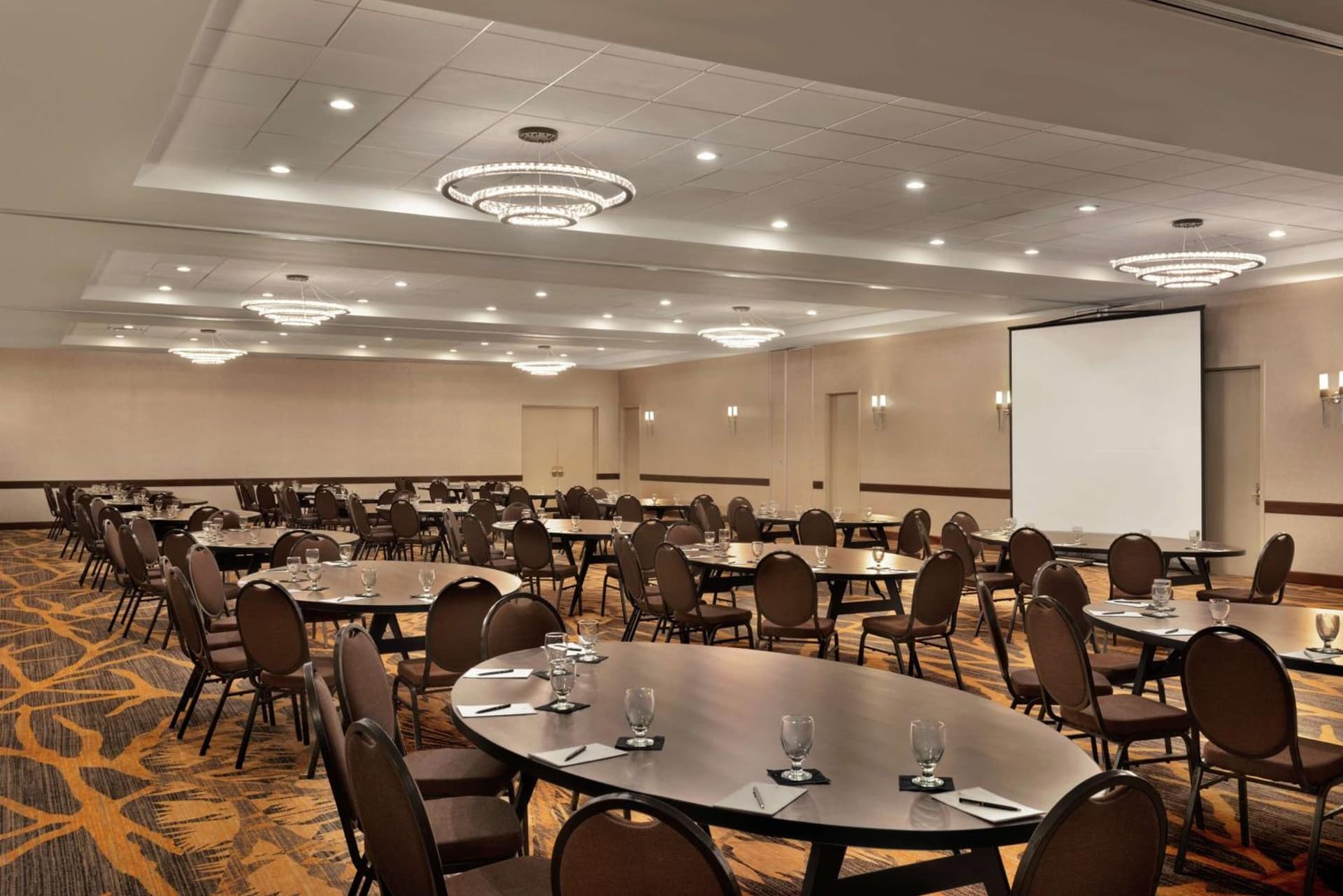 Embassy Suites by Hilton Milwaukee Brookfield gallery photo in Brookfield, WI — image 60