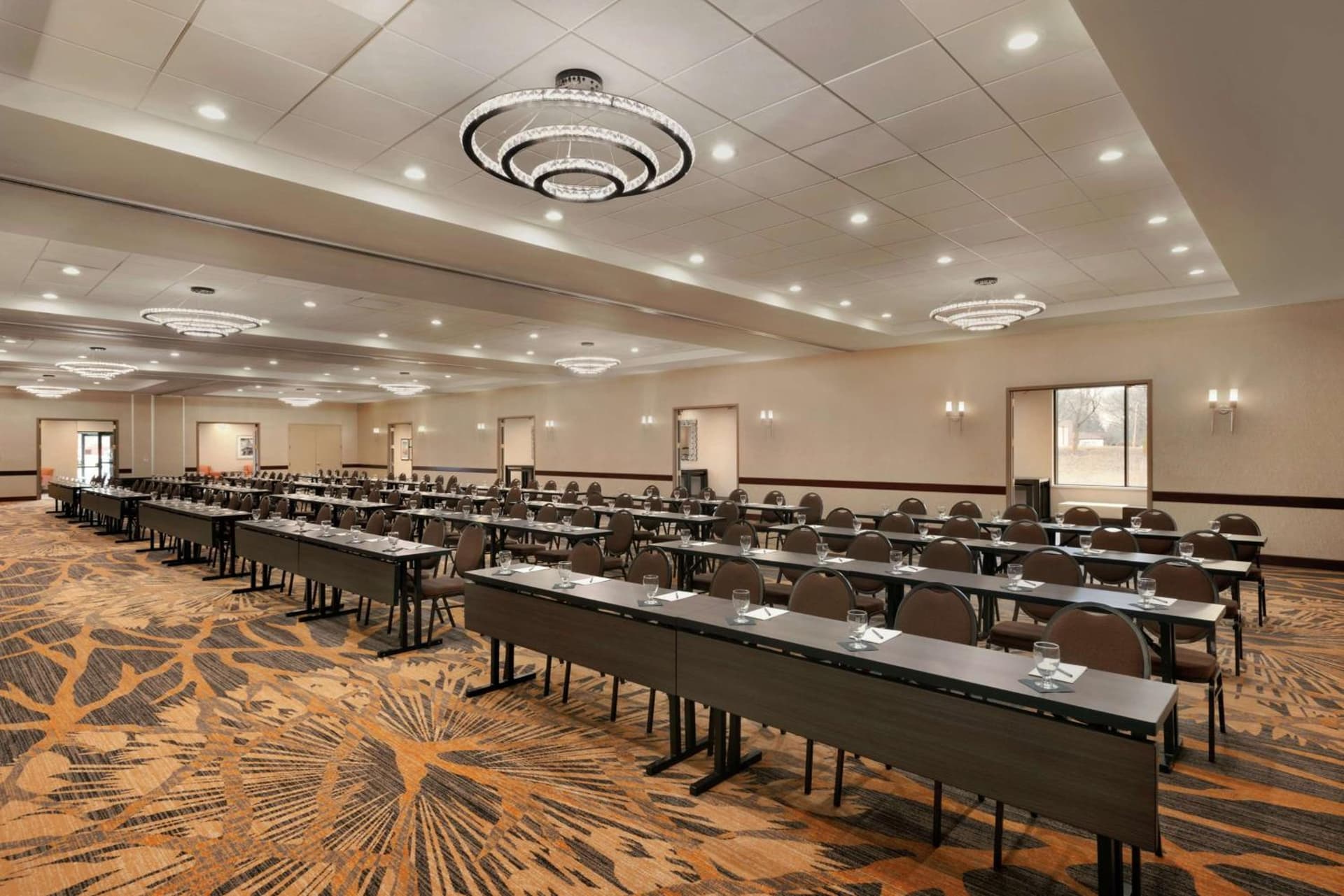 Embassy Suites by Hilton Milwaukee Brookfield gallery photo in Brookfield, WI — image 5