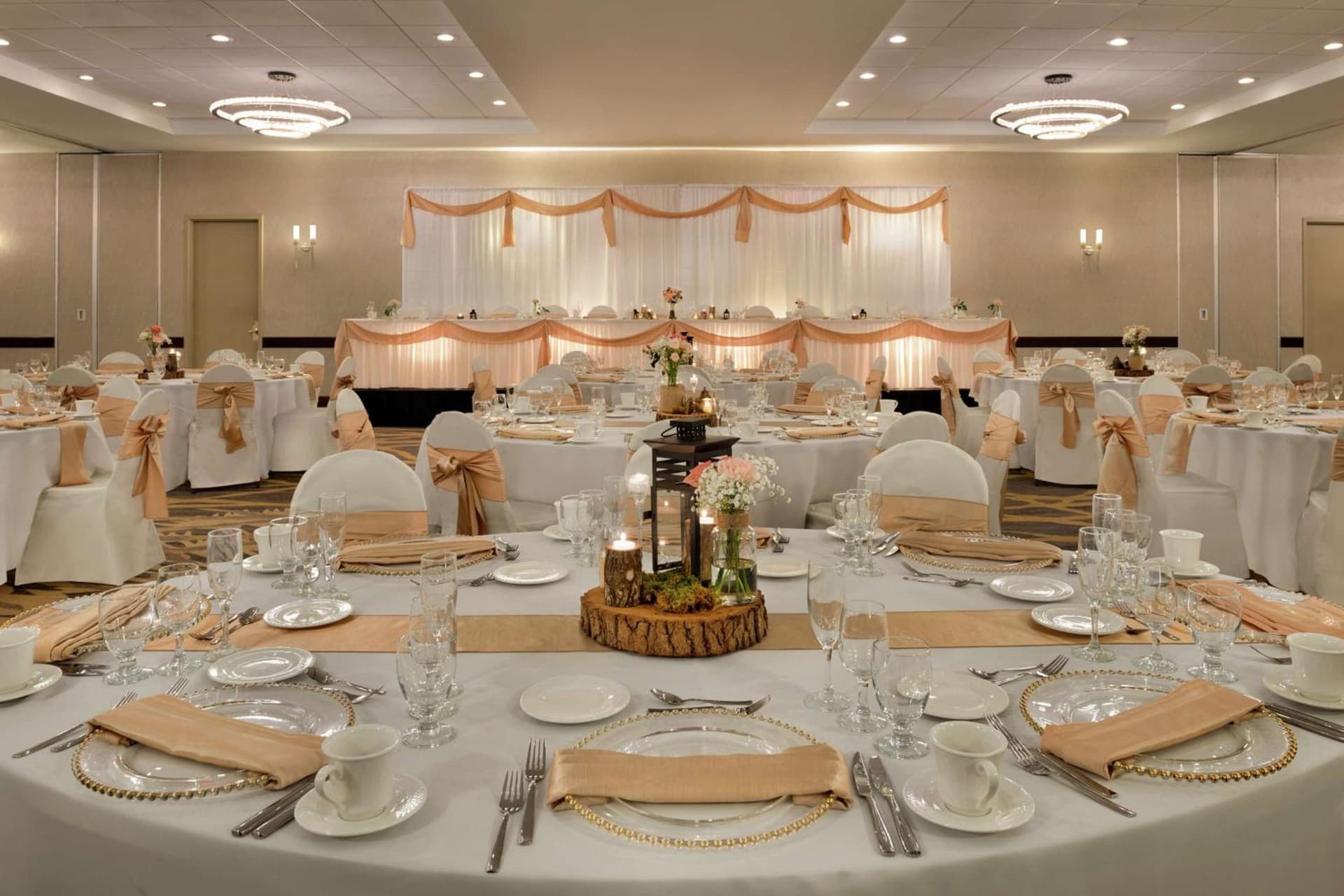 Embassy Suites by Hilton Milwaukee Brookfield gallery photo in Brookfield, WI — image 65