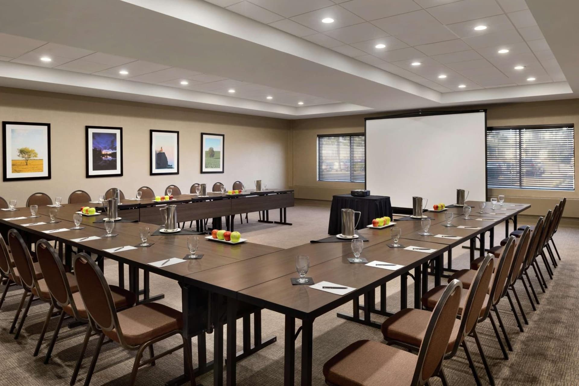 Embassy Suites by Hilton Milwaukee Brookfield gallery photo in Brookfield, WI — image 63