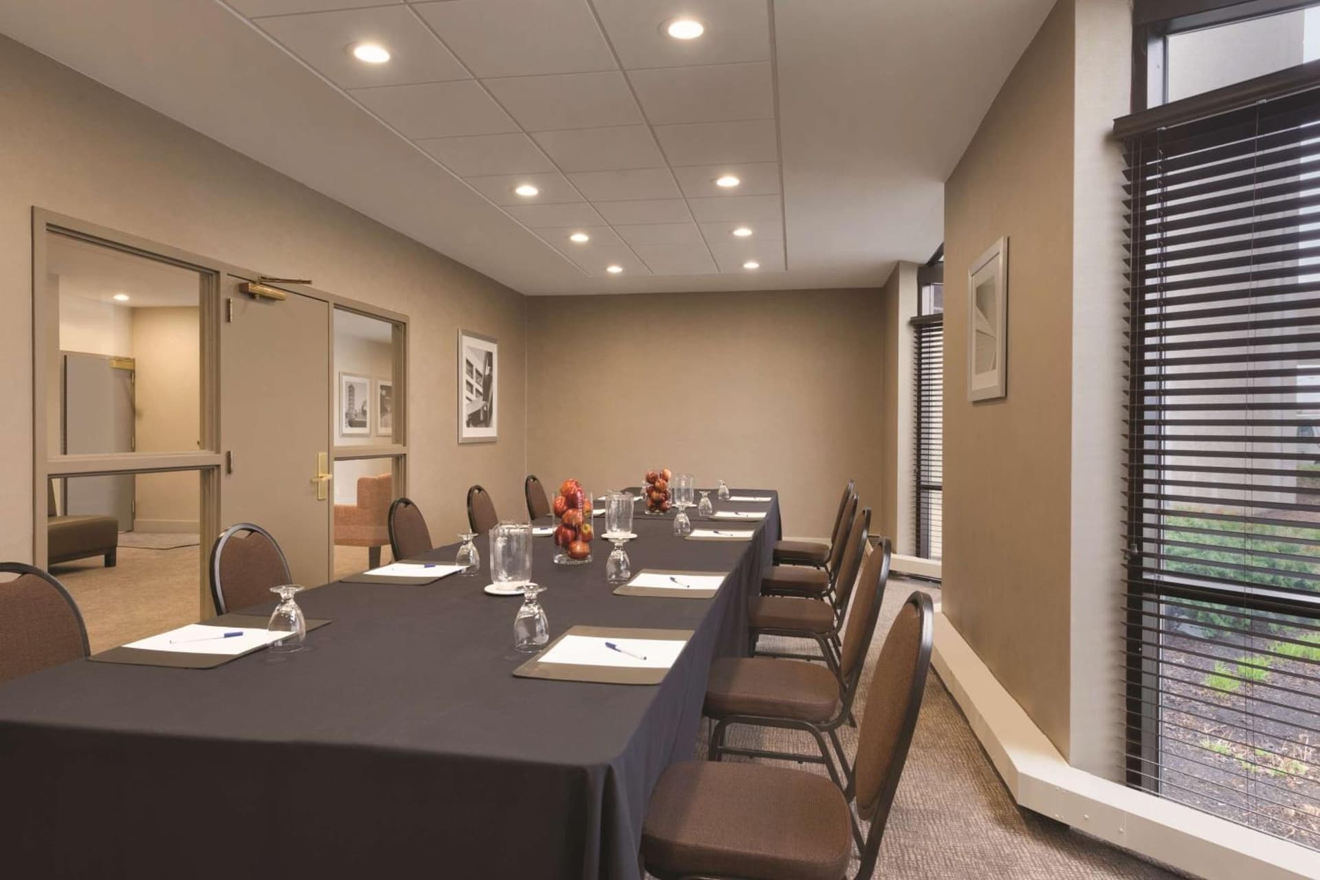 Embassy Suites by Hilton Milwaukee Brookfield gallery photo in Brookfield, WI — image 38