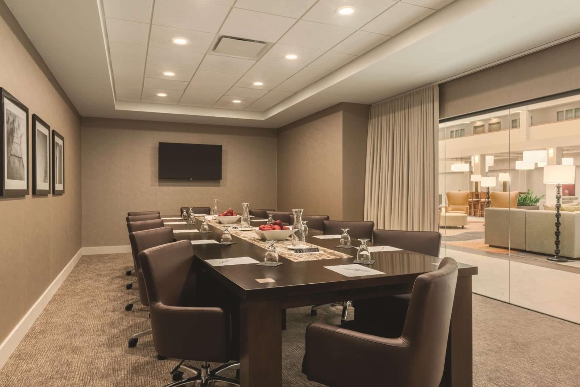 Embassy Suites by Hilton Milwaukee Brookfield gallery photo in Brookfield, WI — image 44