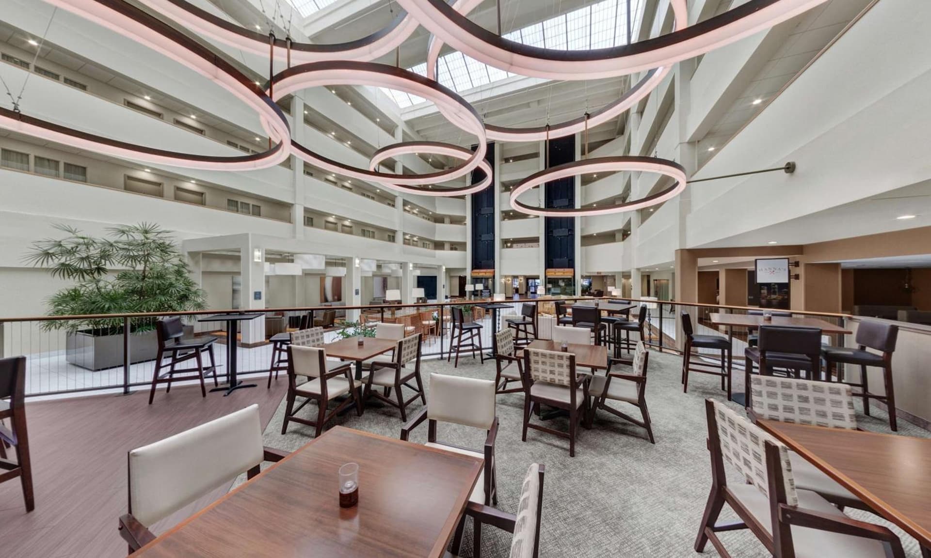 Embassy Suites by Hilton Milwaukee Brookfield gallery photo in Brookfield, WI — image 37