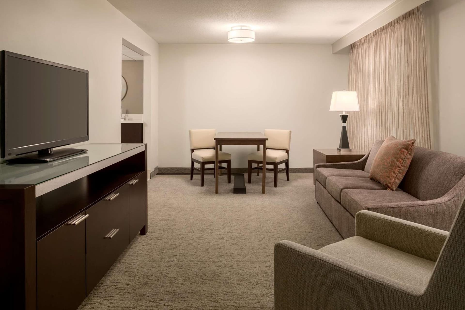 Embassy Suites by Hilton Milwaukee Brookfield gallery photo in Brookfield, WI — image 46