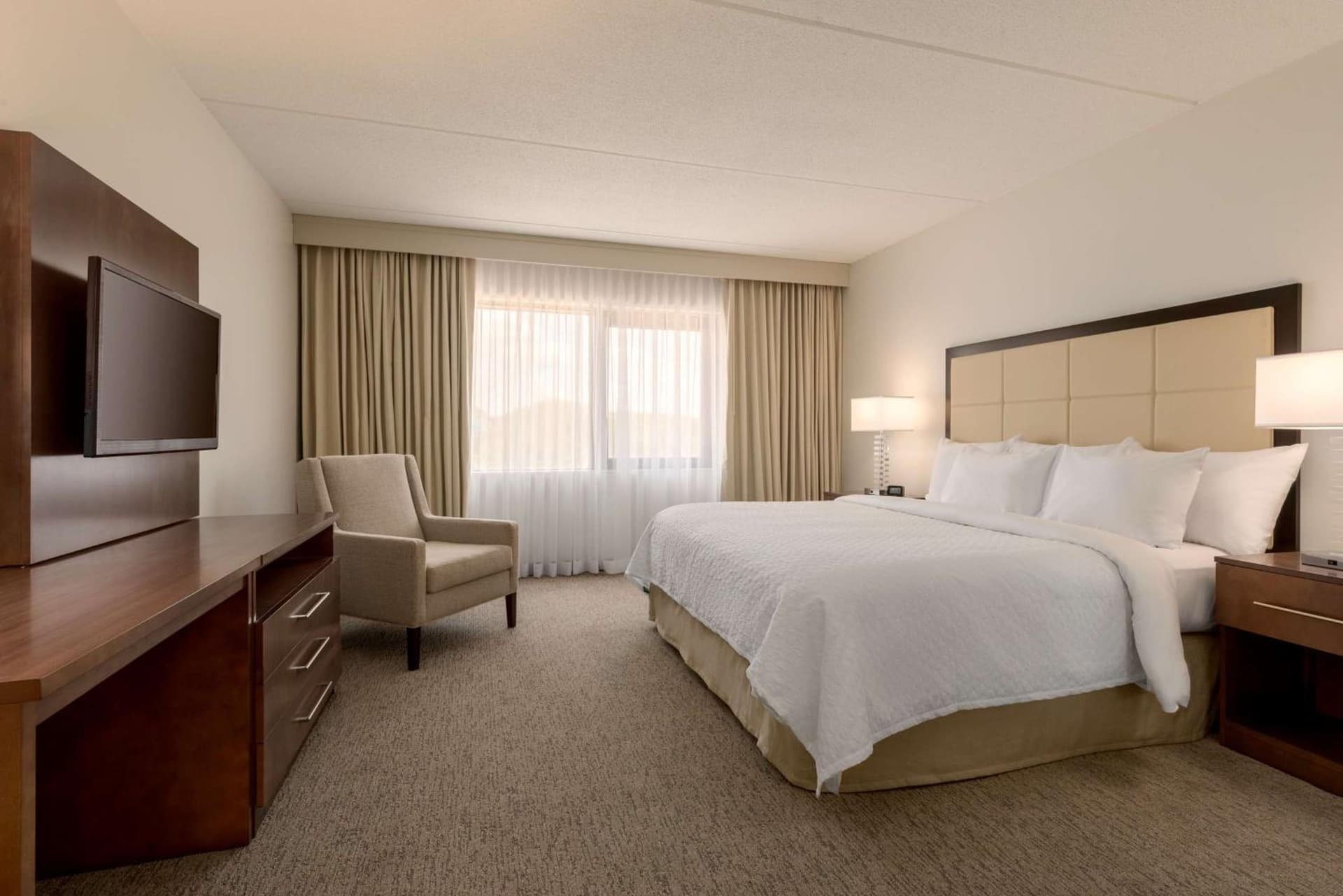 Embassy Suites by Hilton Milwaukee Brookfield gallery photo in Brookfield, WI — image 40