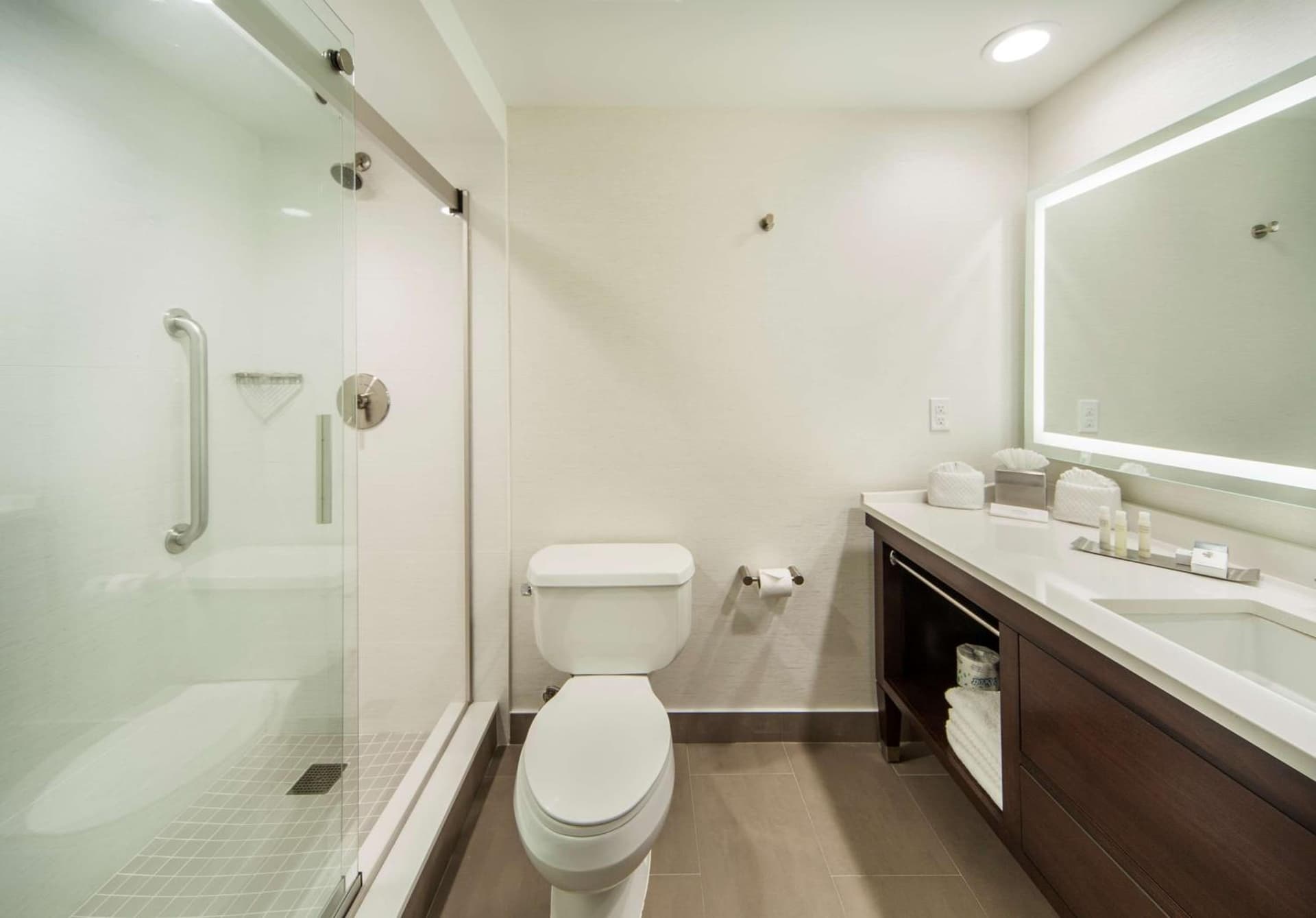 DoubleTree by Hilton Nanuet property views in Nanuet, NY — gallery photo 3