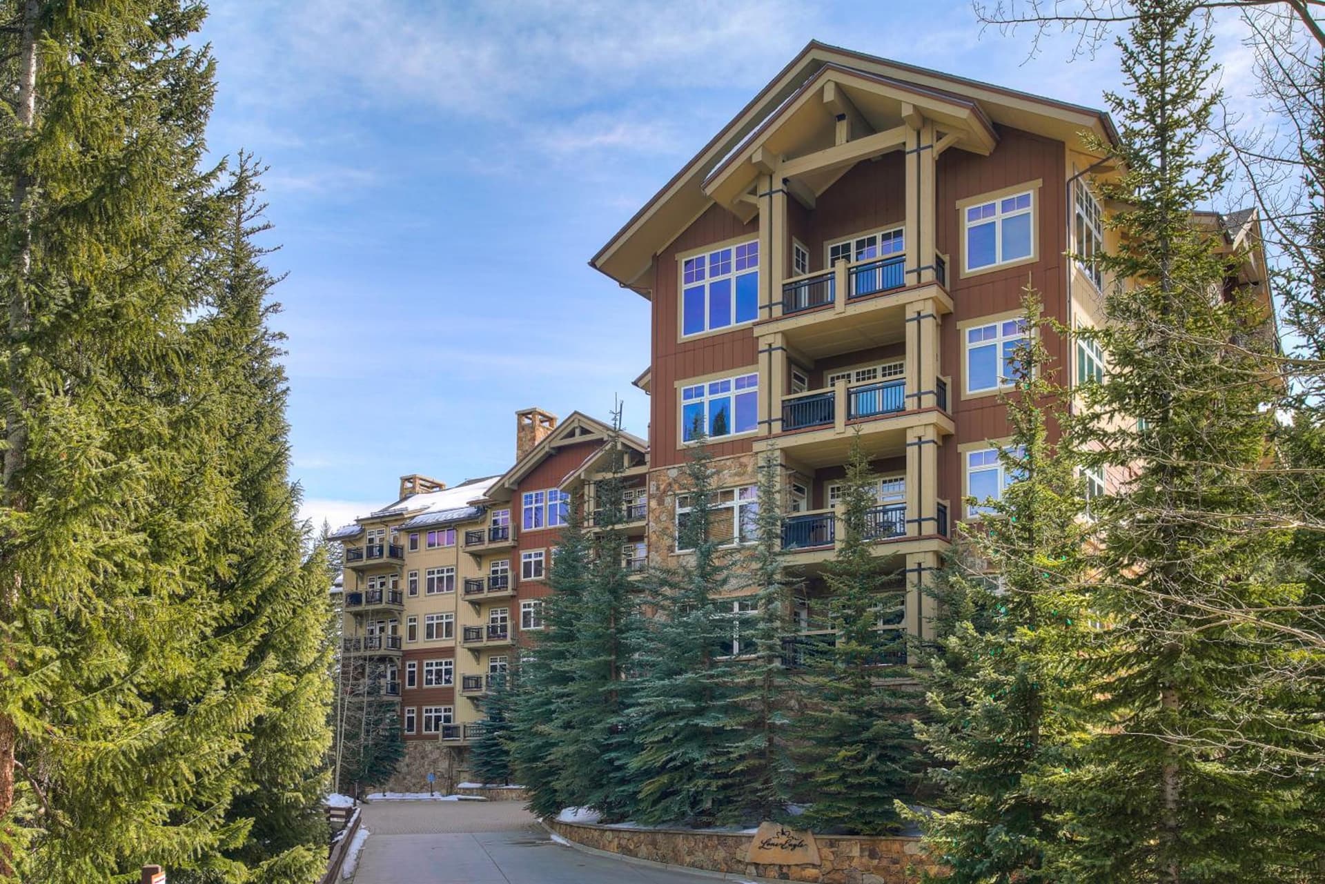 Timbers & Lone Eagle by Vail Resorts featured exterior or lobby in Keystone, CO — similar hotel