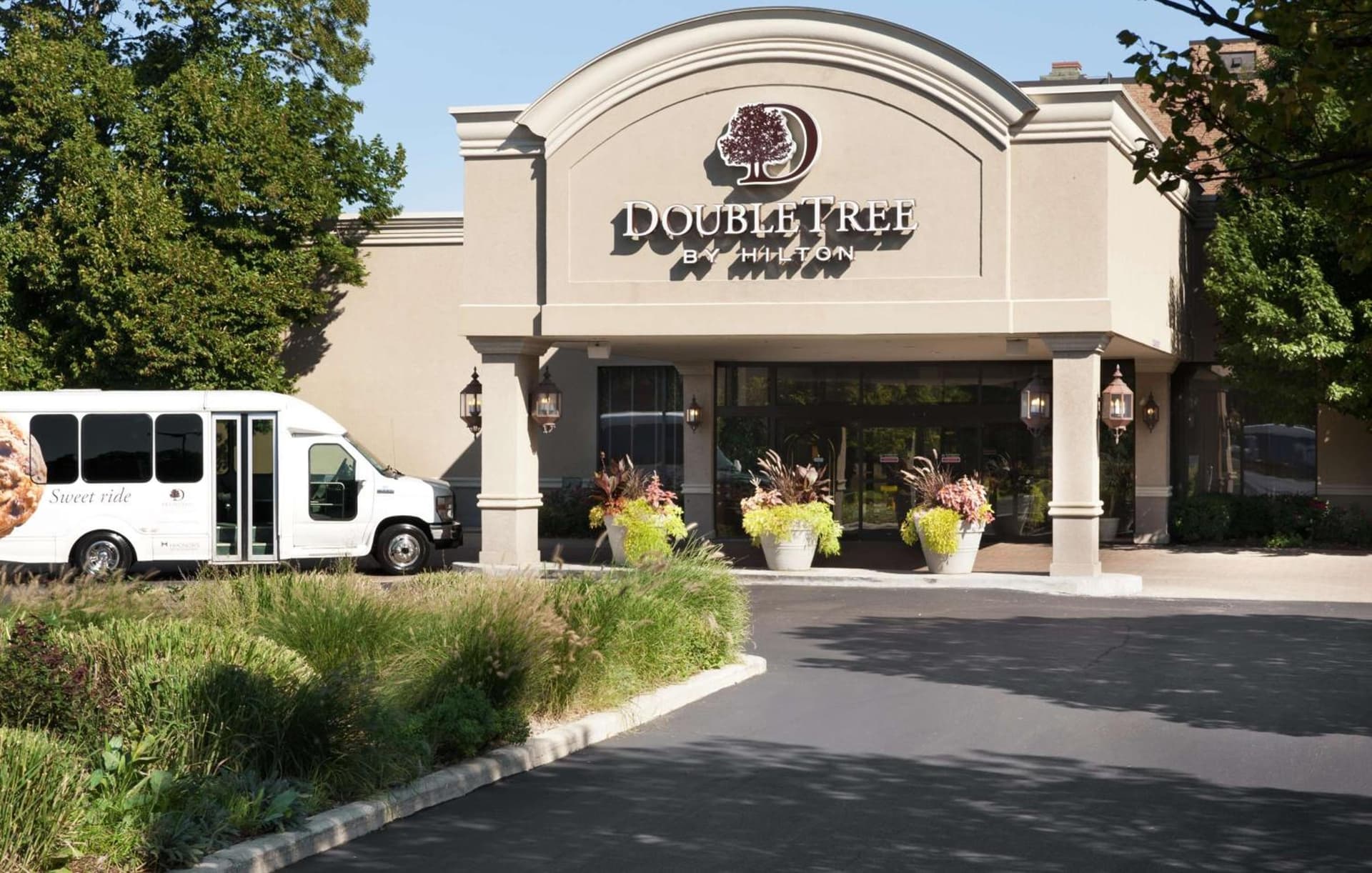 DoubleTree by Hilton Chicago/Alsip featured exterior or lobby in Alsip, IL — similar hotel
