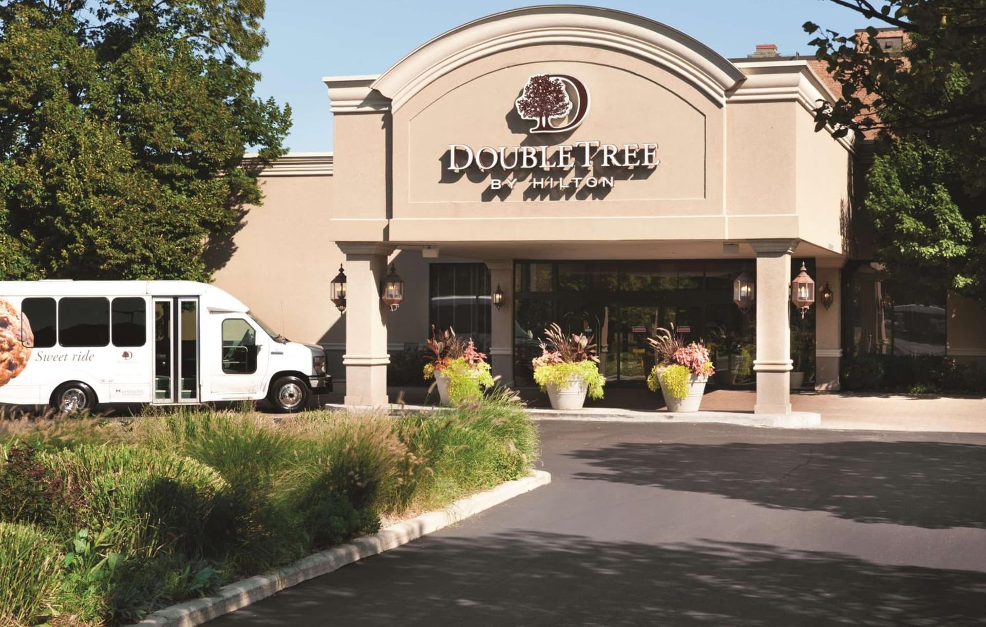 DoubleTree by Hilton Chicago/Alsip interior in Alsip, IL — gallery photo 2