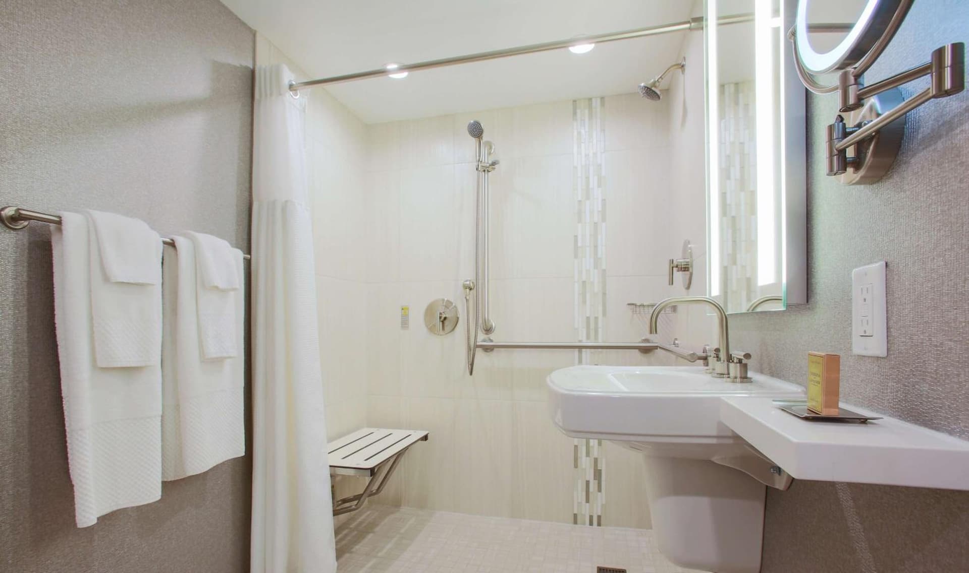 DoubleTree by Hilton Chicago/Alsip gallery photo in Alsip, IL — image 12