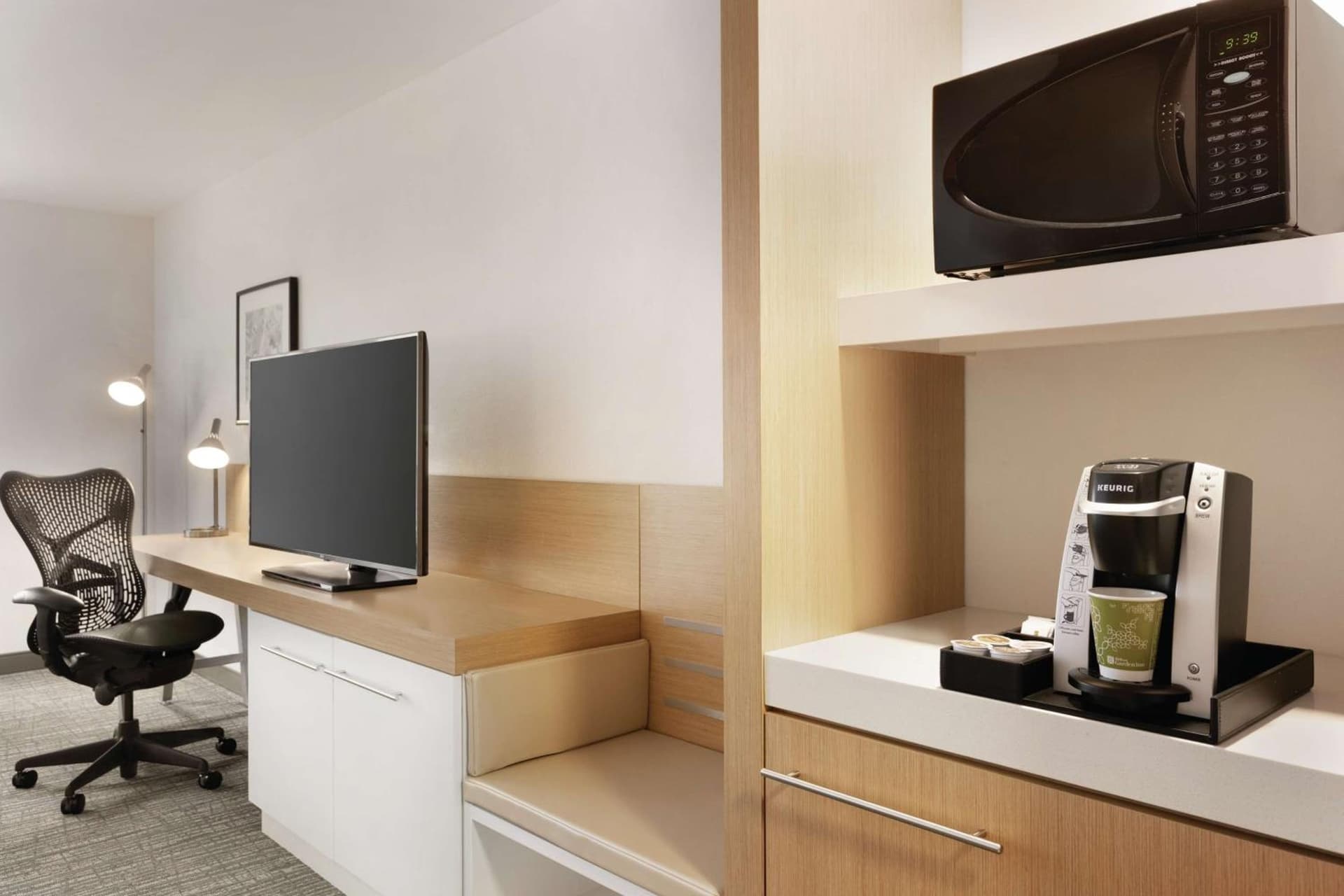 Hilton Garden Inn Bridgewater interior in Bridgewater, NJ — gallery photo 2