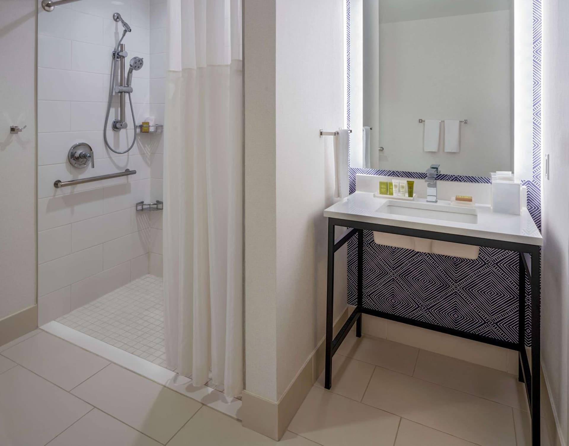 Hilton Richmond Downtown interior in Richmond, VA — gallery photo 2