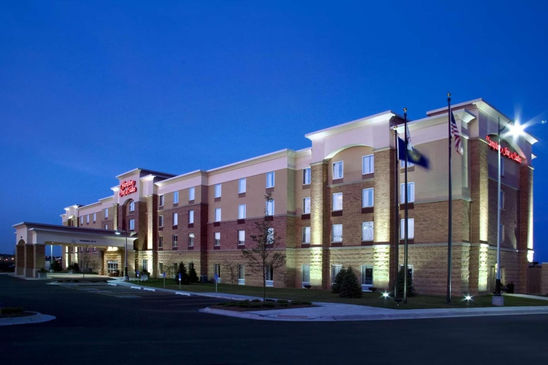 Hampton Inn & Suites Omaha Southwest-La Vista interior in La Vista, NE — gallery photo 2