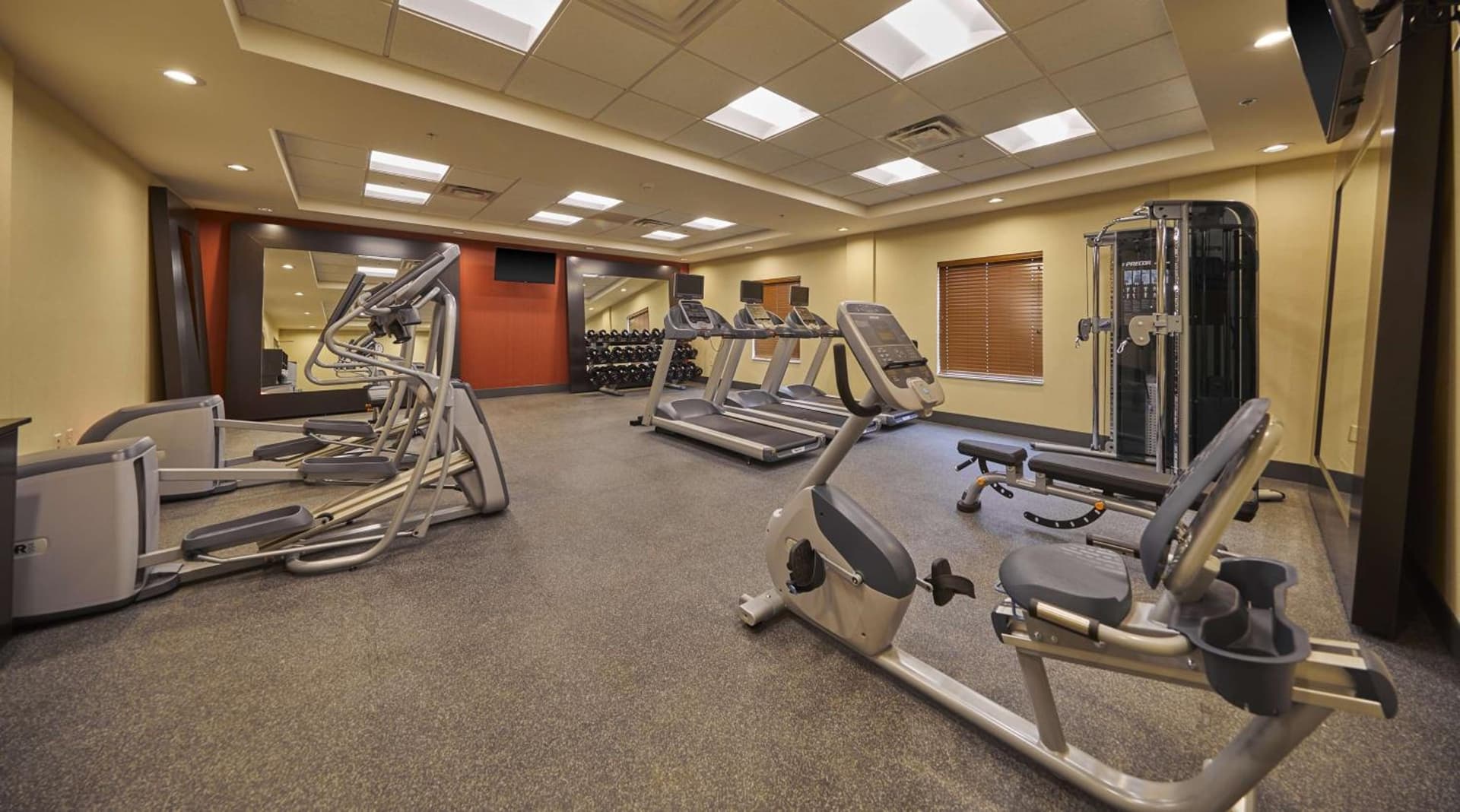 Hampton Inn & Suites Roseburg interior in Roseburg, OR — gallery photo 2