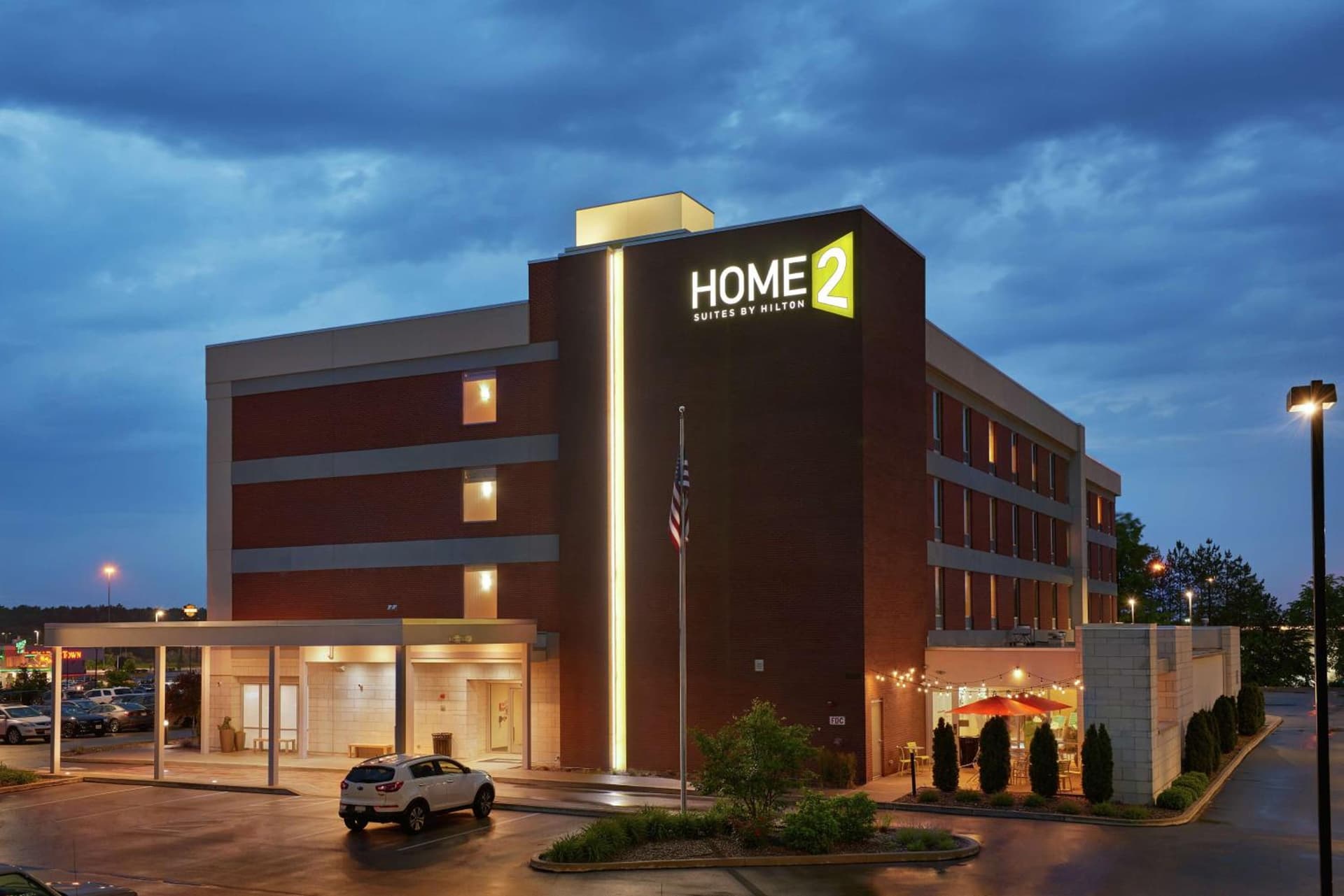 Home2 Suites By Hilton Youngstown interior in Youngstown, OH — gallery photo 2