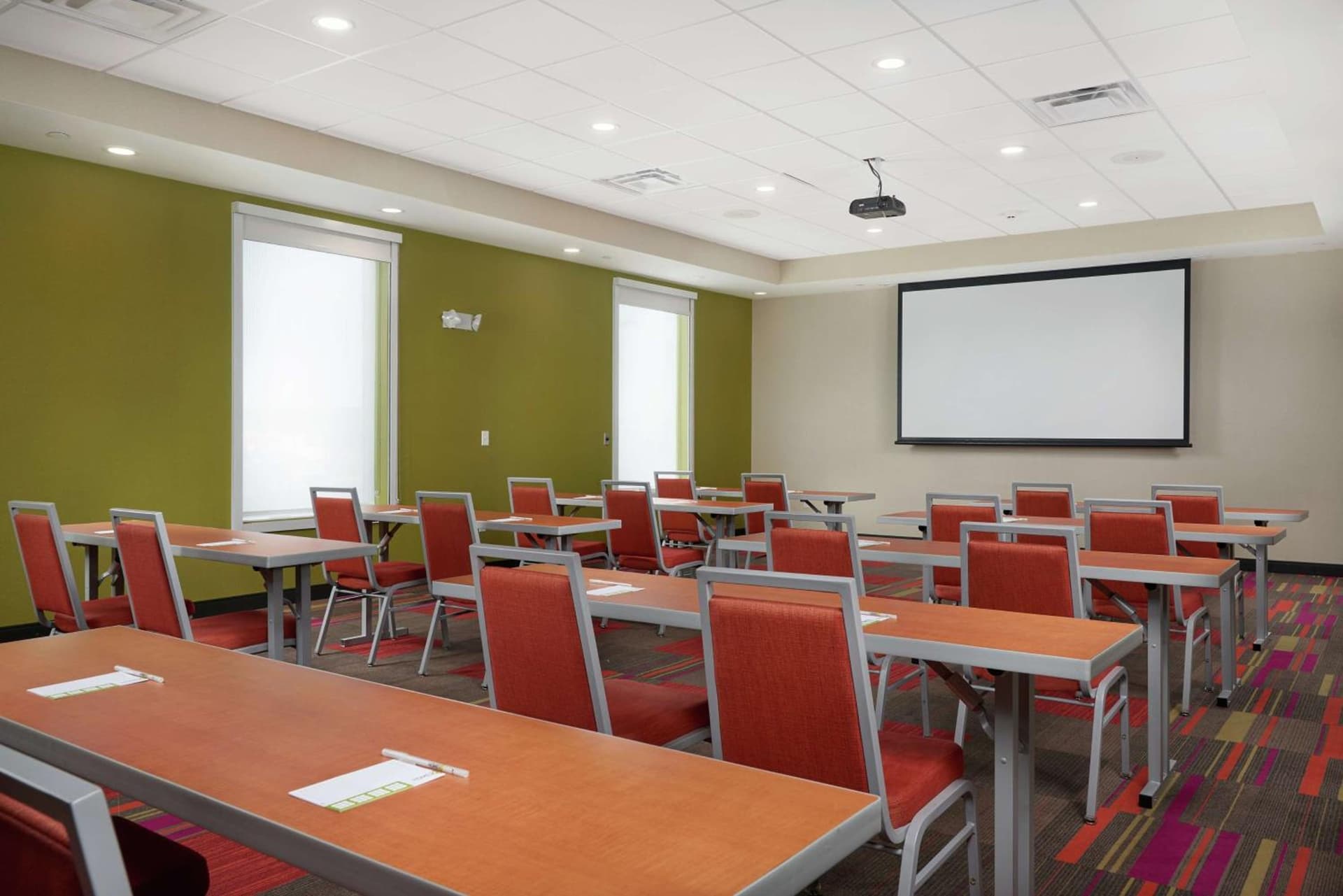 Home2 Suites By Hilton Youngstown gallery photo in Youngstown, OH — image 5