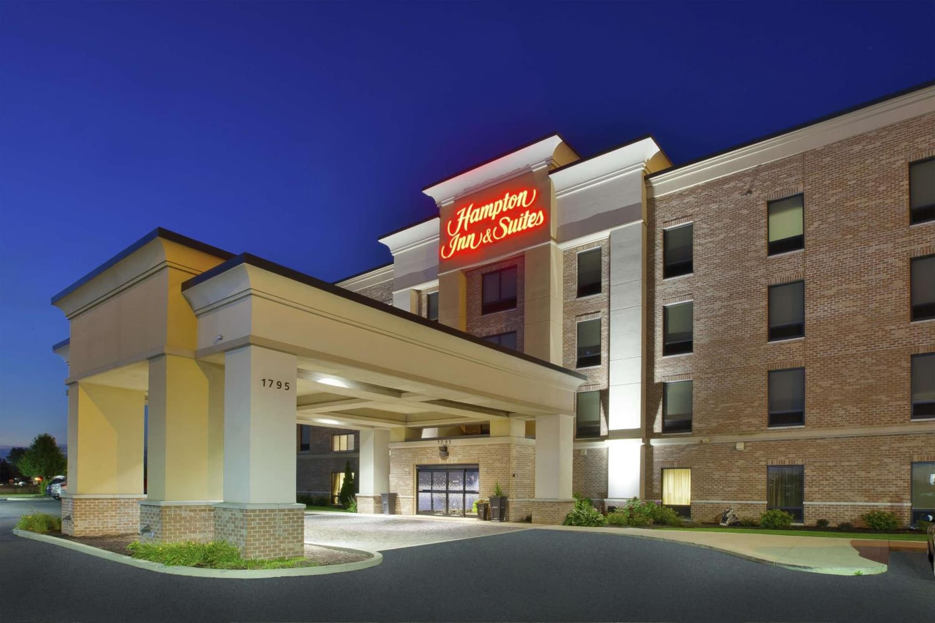 Hampton Inn & Suites - Elyria featured exterior or lobby in Elyria, OH — similar hotel