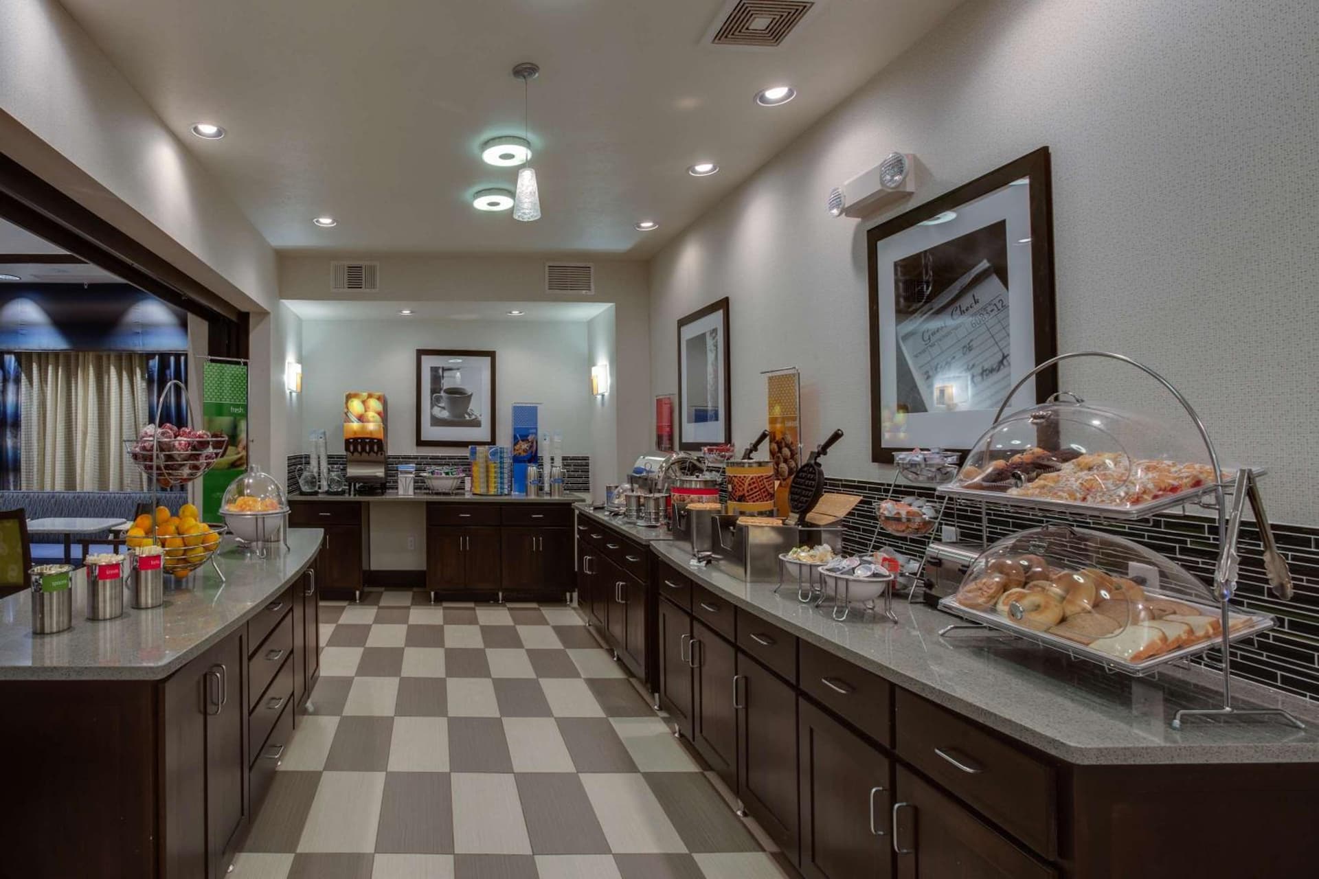 Hampton Inn & Suites - Elyria interior in Elyria, OH — gallery photo 2