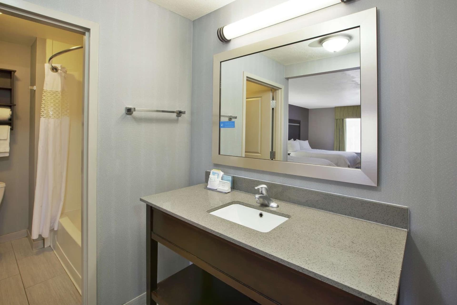 Hampton Inn & Suites - Elyria gallery photo in Elyria, OH — image 5