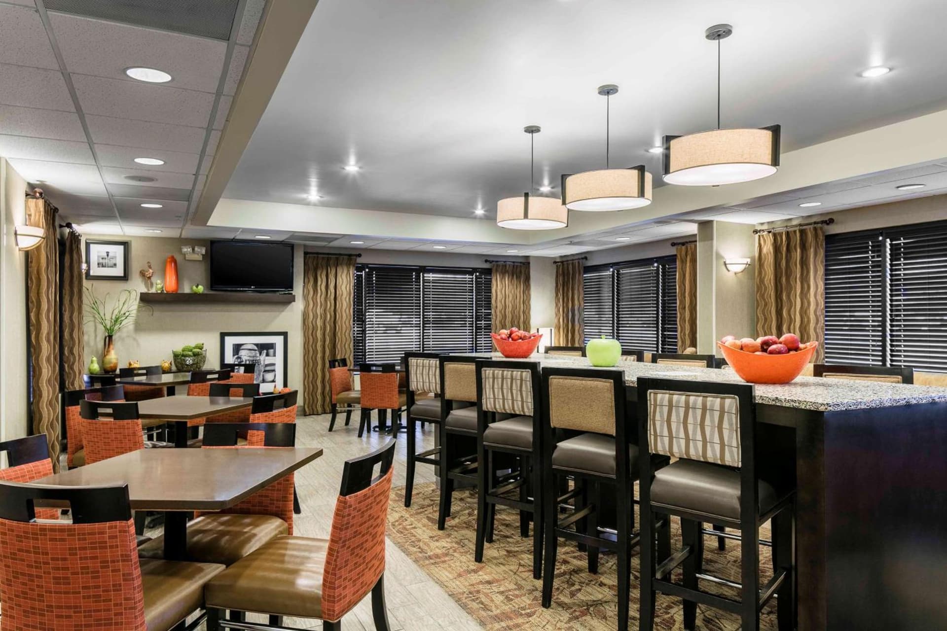 Hampton Inn Kansas City/Shawnee Mission interior in Shawnee, KS — gallery photo 2