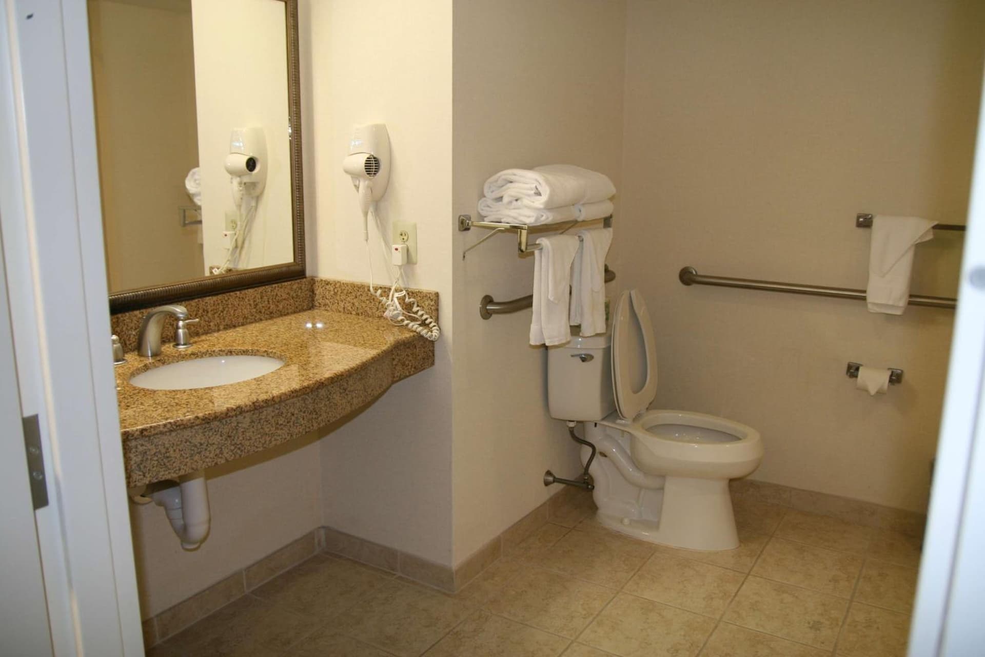 Hampton Inn Doylestown gallery photo in Warrington — image 13
