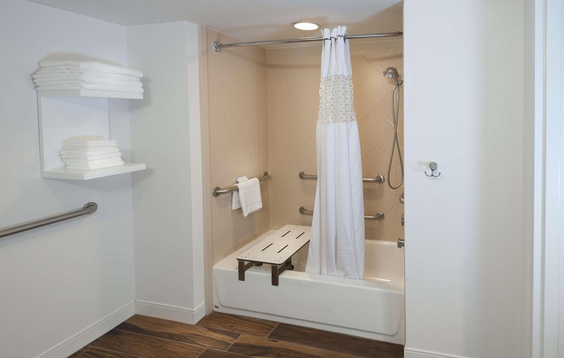 Hampton Inn Doylestown gallery photo in Warrington — image 15
