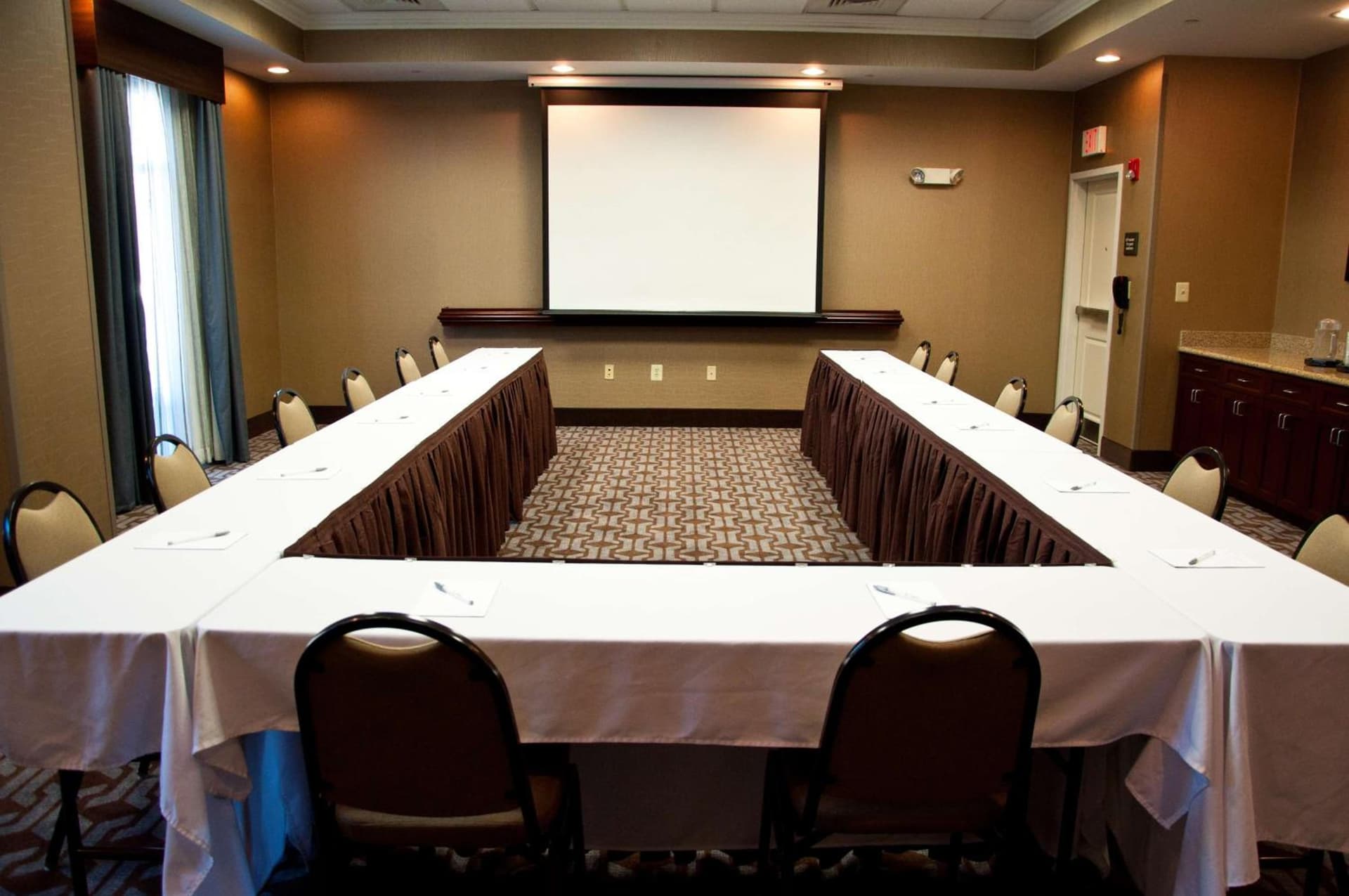 Hampton Inn Doylestown gallery photo in Warrington — image 9