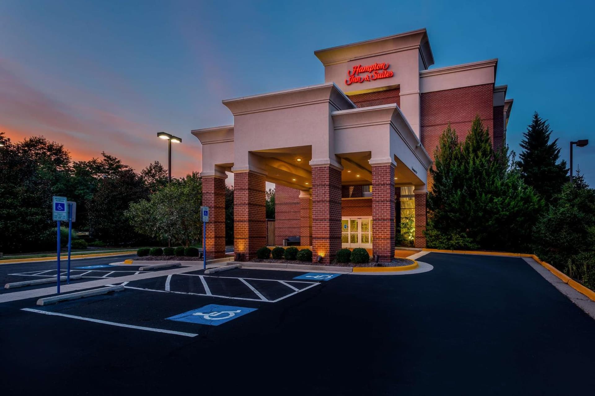 Hampton Inn & Suites Herndon-Reston interior in Herndon, VA — gallery photo 2