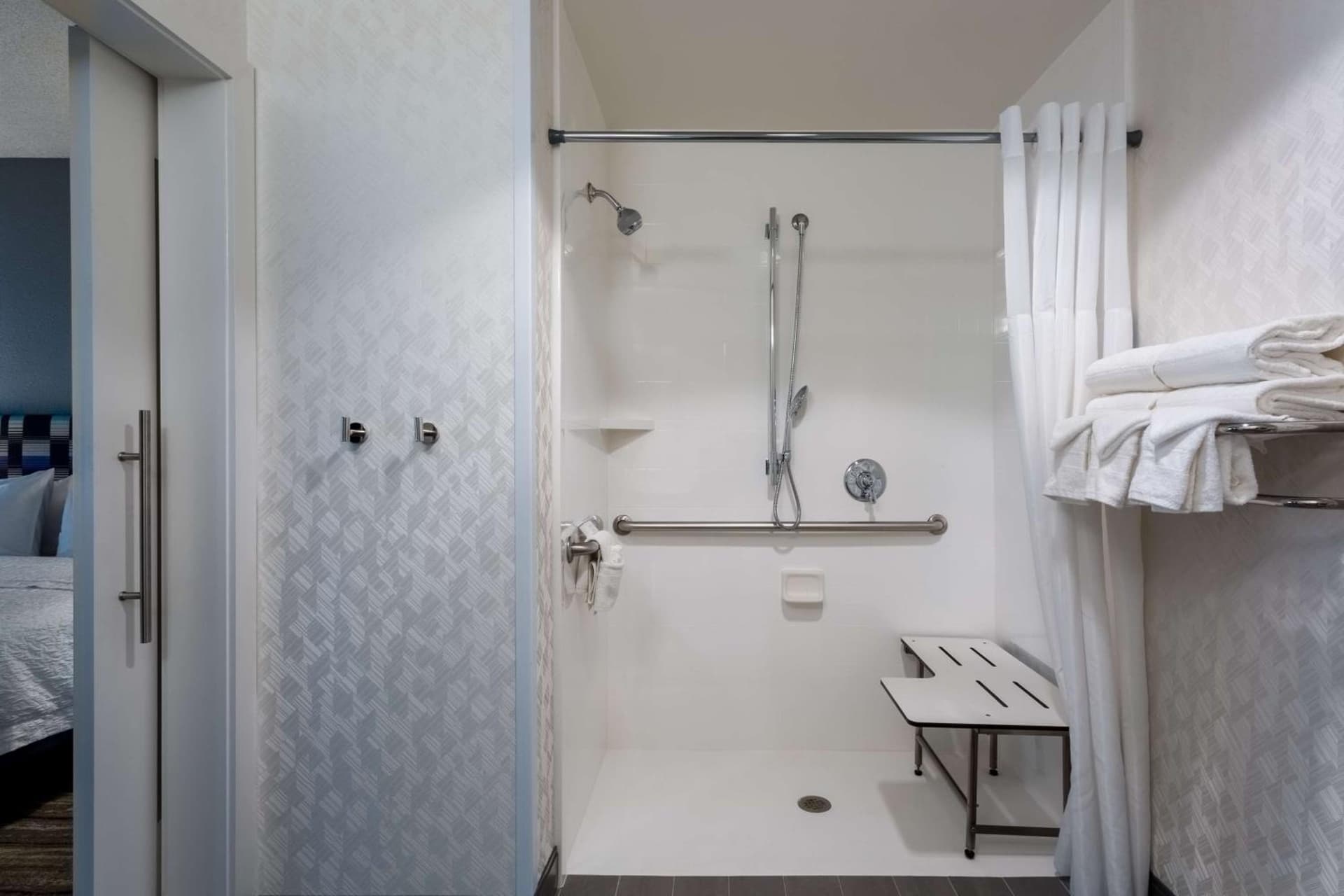 Hampton Inn & Suites Herndon-Reston gallery photo in Herndon, VA — image 32
