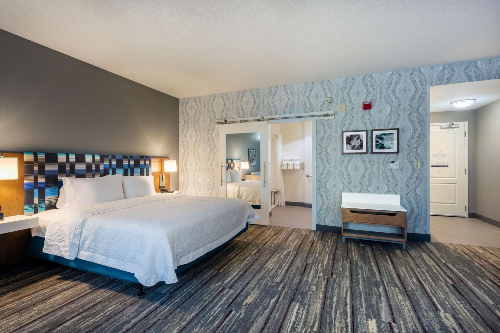 Hampton Inn & Suites Herndon-Reston gallery photo in Herndon, VA — image 4
