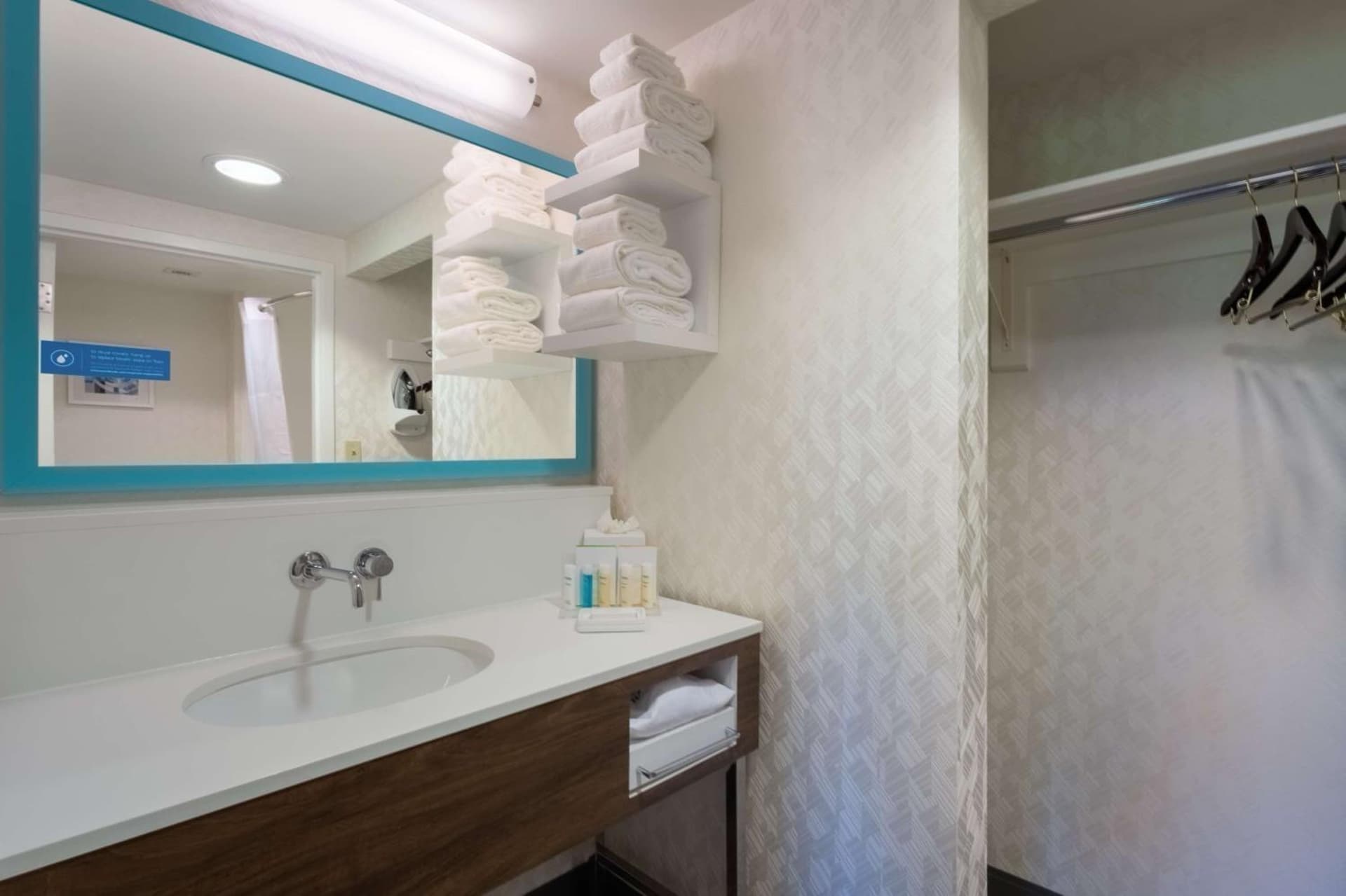 Hampton Inn & Suites Herndon-Reston gallery photo in Herndon, VA — image 11