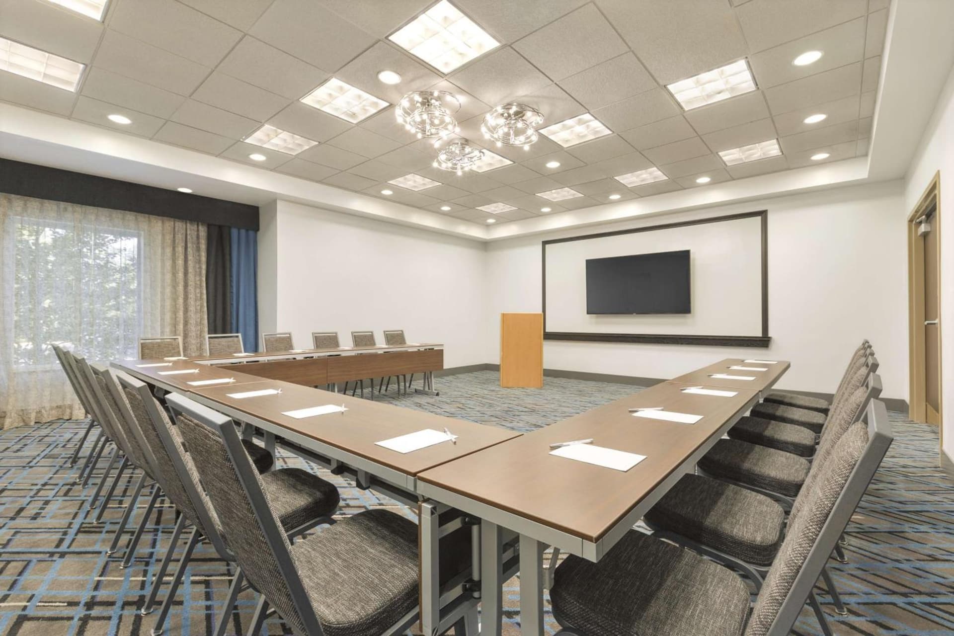 Hampton Inn & Suites Herndon-Reston gallery photo in Herndon, VA — image 38