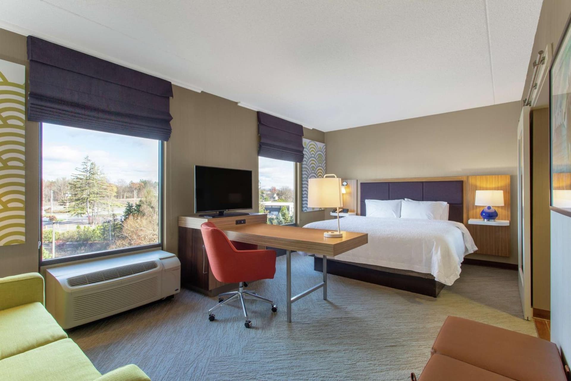 Hampton Inn & Suites Albany-Airport interior in Latham, NY — gallery photo 2