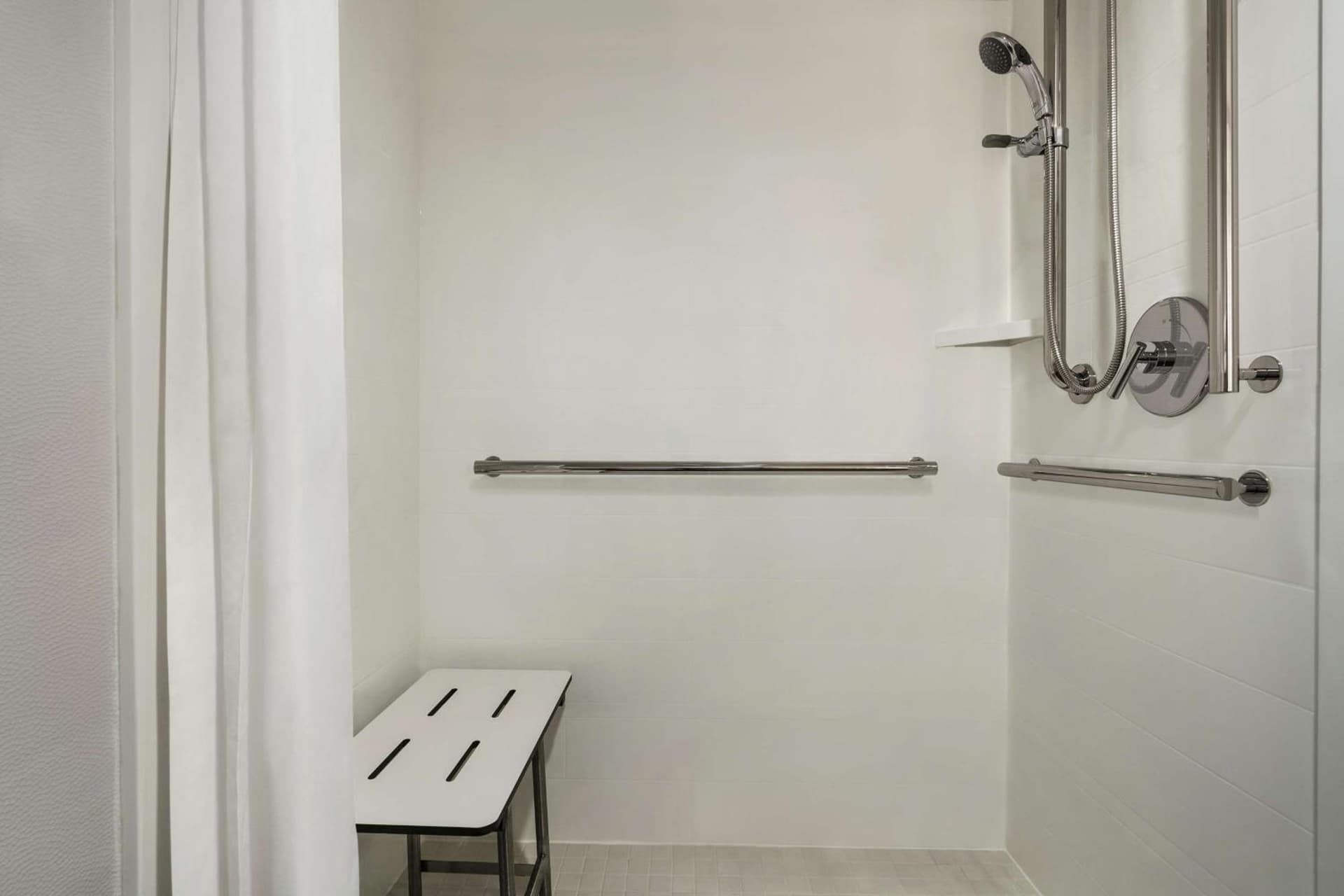 Hampton Inn Dulles/Cascades gallery photo in Sterling, VA — image 8
