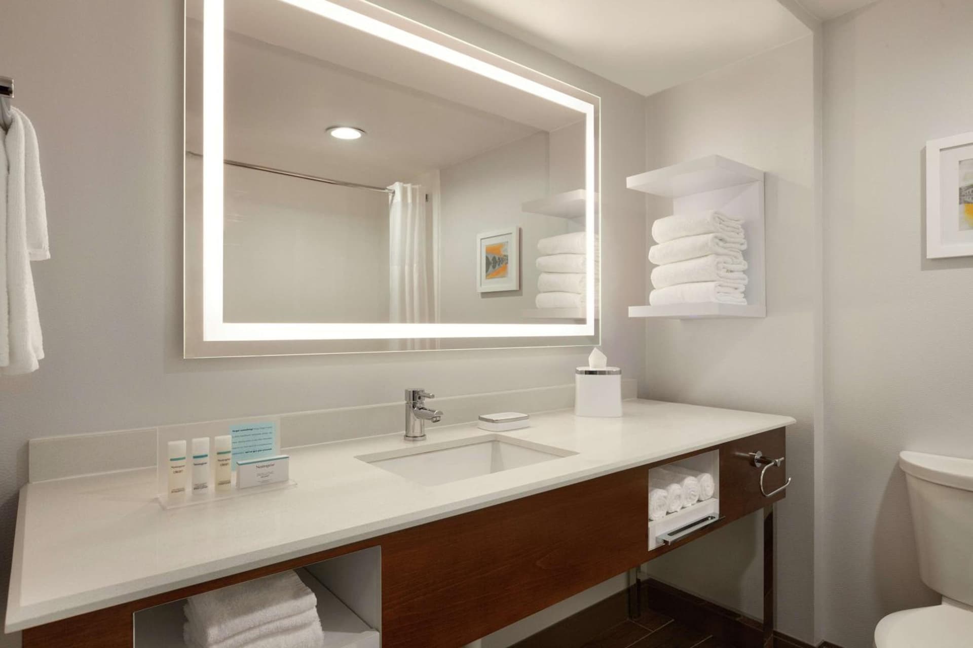 Hampton Inn Dulles/Cascades gallery photo in Sterling, VA — image 9